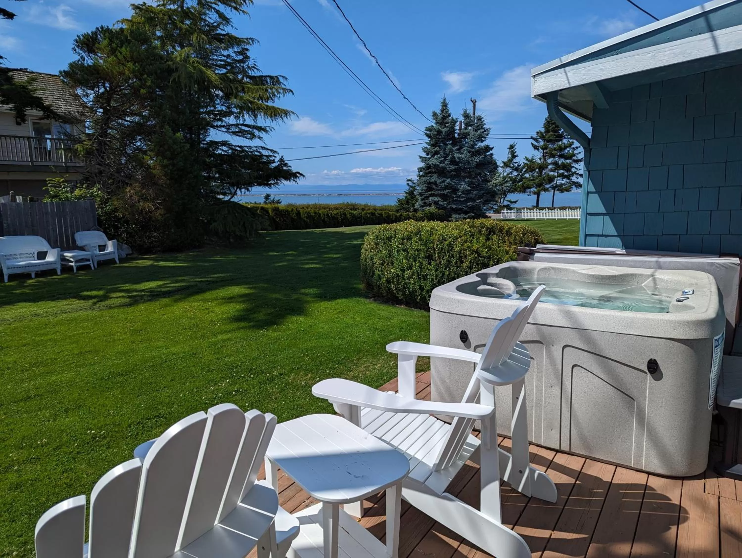 Garden in Juan de Fuca Waterfront Hotel & Cottages