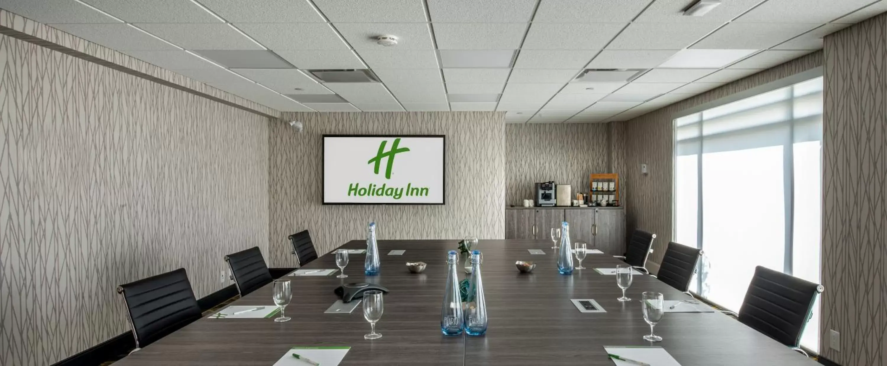 Meeting/conference room in Holiday Inn Edmonton South - Evario Events, an IHG Hotel