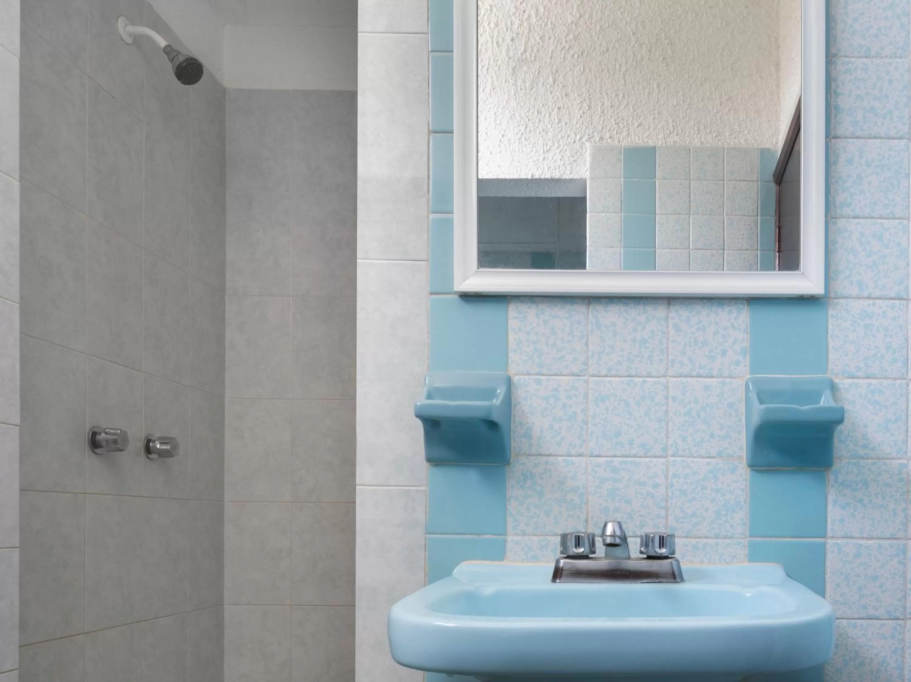 Shower in HOTEL MERIDA