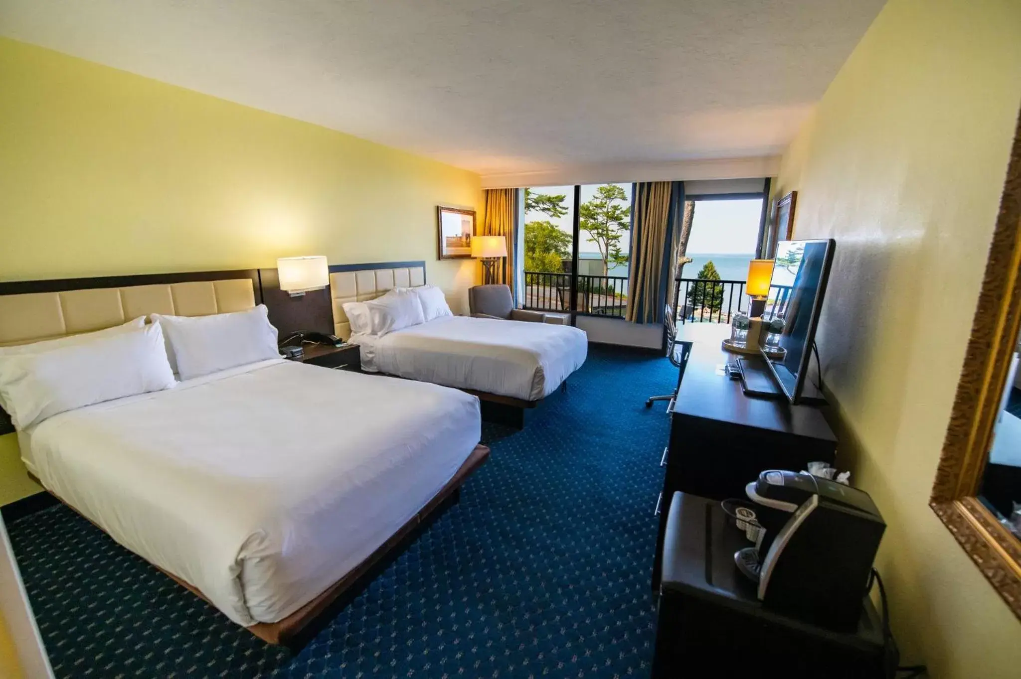 Bedroom in Holiday Inn Bar Harbor Regency Hotel, an IHG Hotel