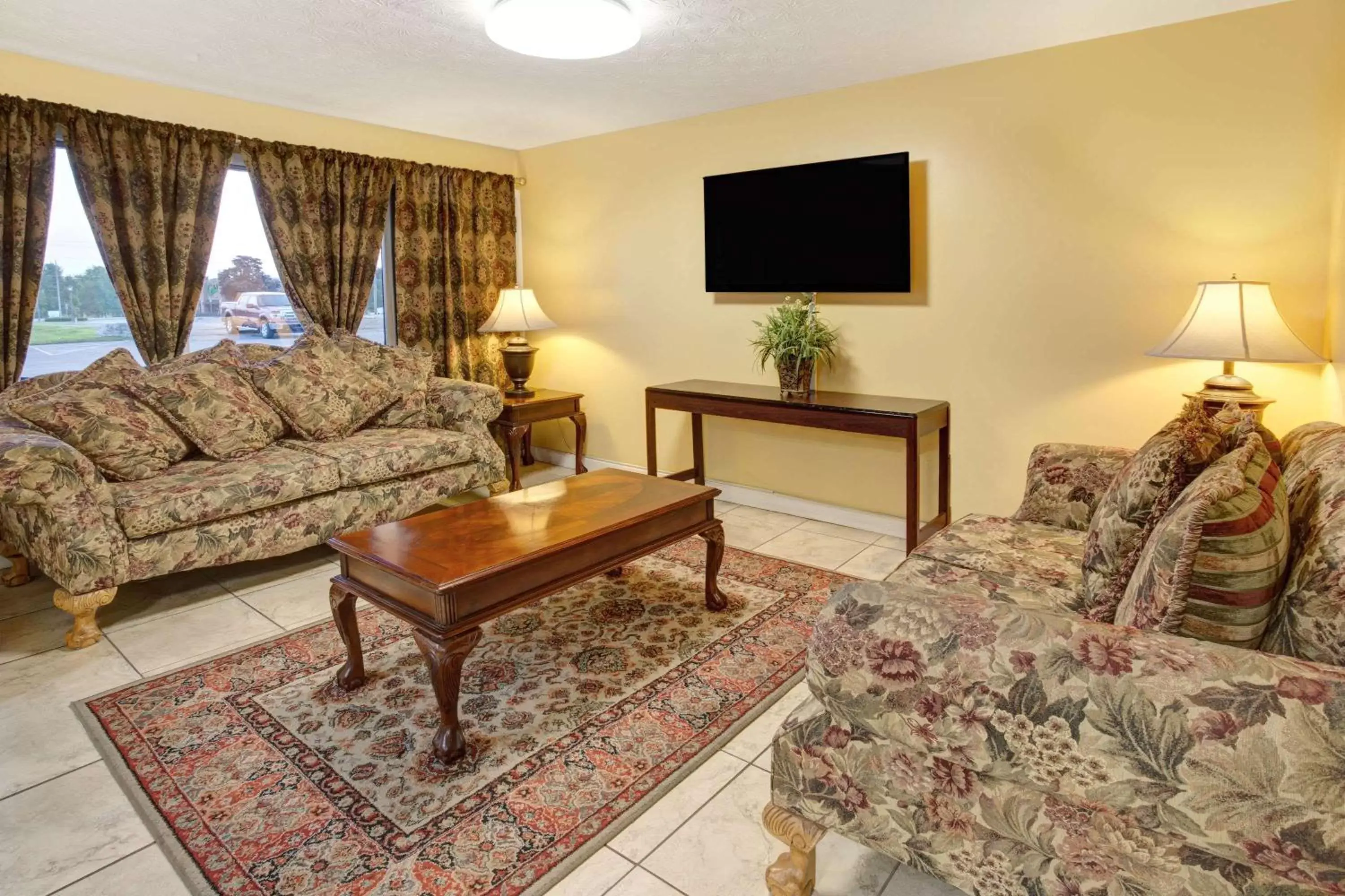 Lobby or reception, Seating Area in Travelodge by Wyndham Sellersburg