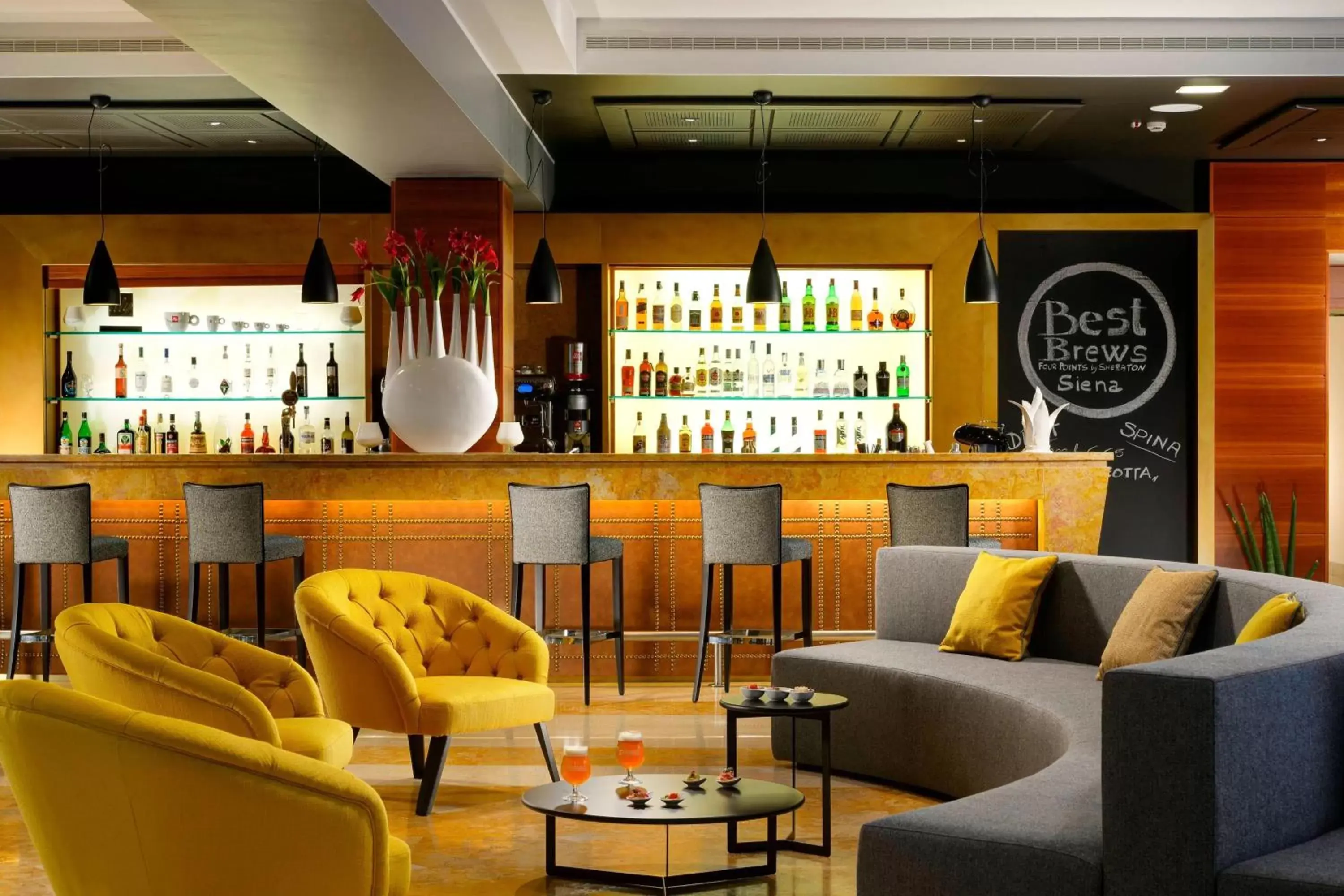 Lobby or reception, Lounge/Bar in Four Points by Sheraton Siena