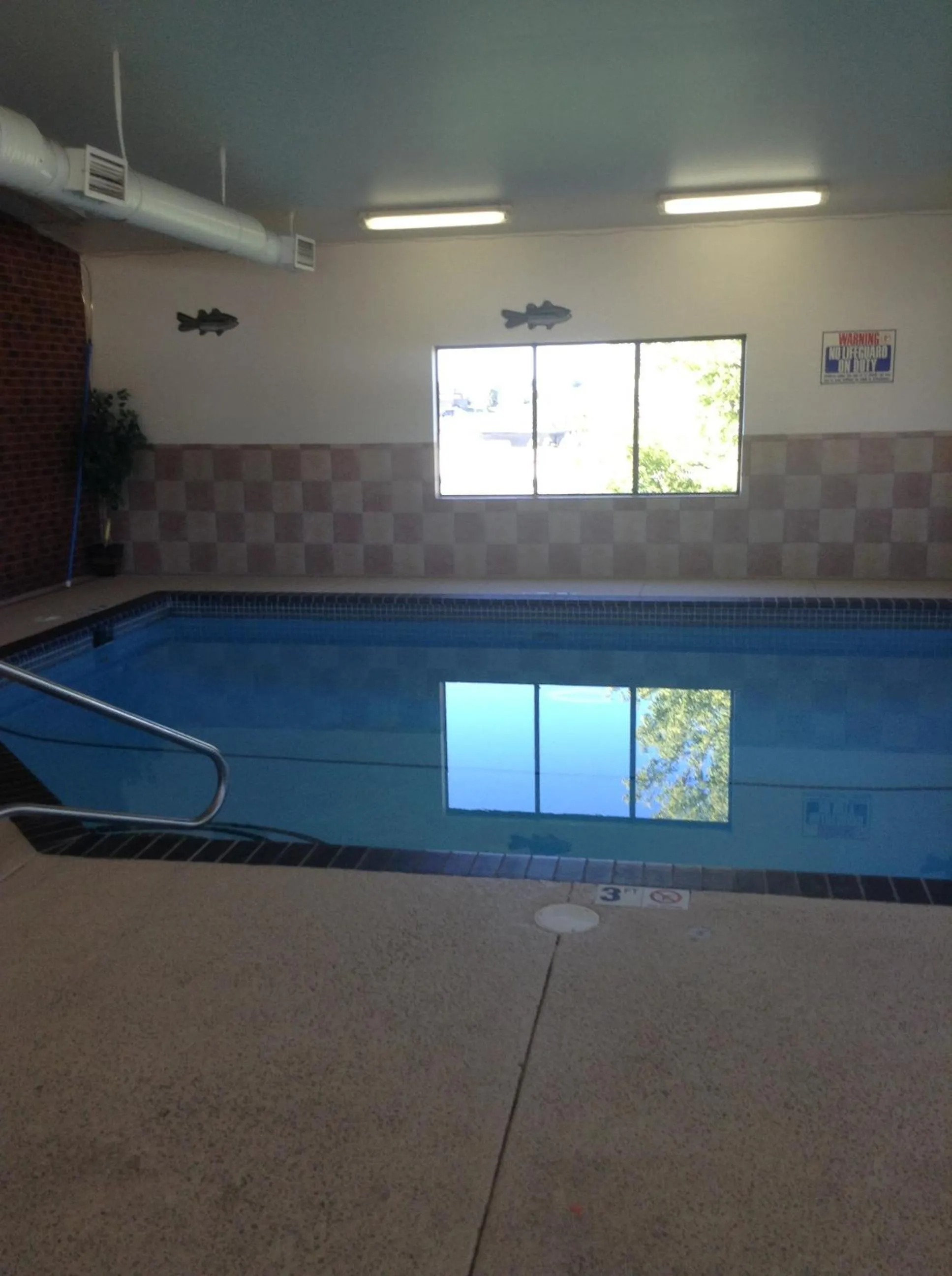 Swimming pool in Baymont by Wyndham Dubuque