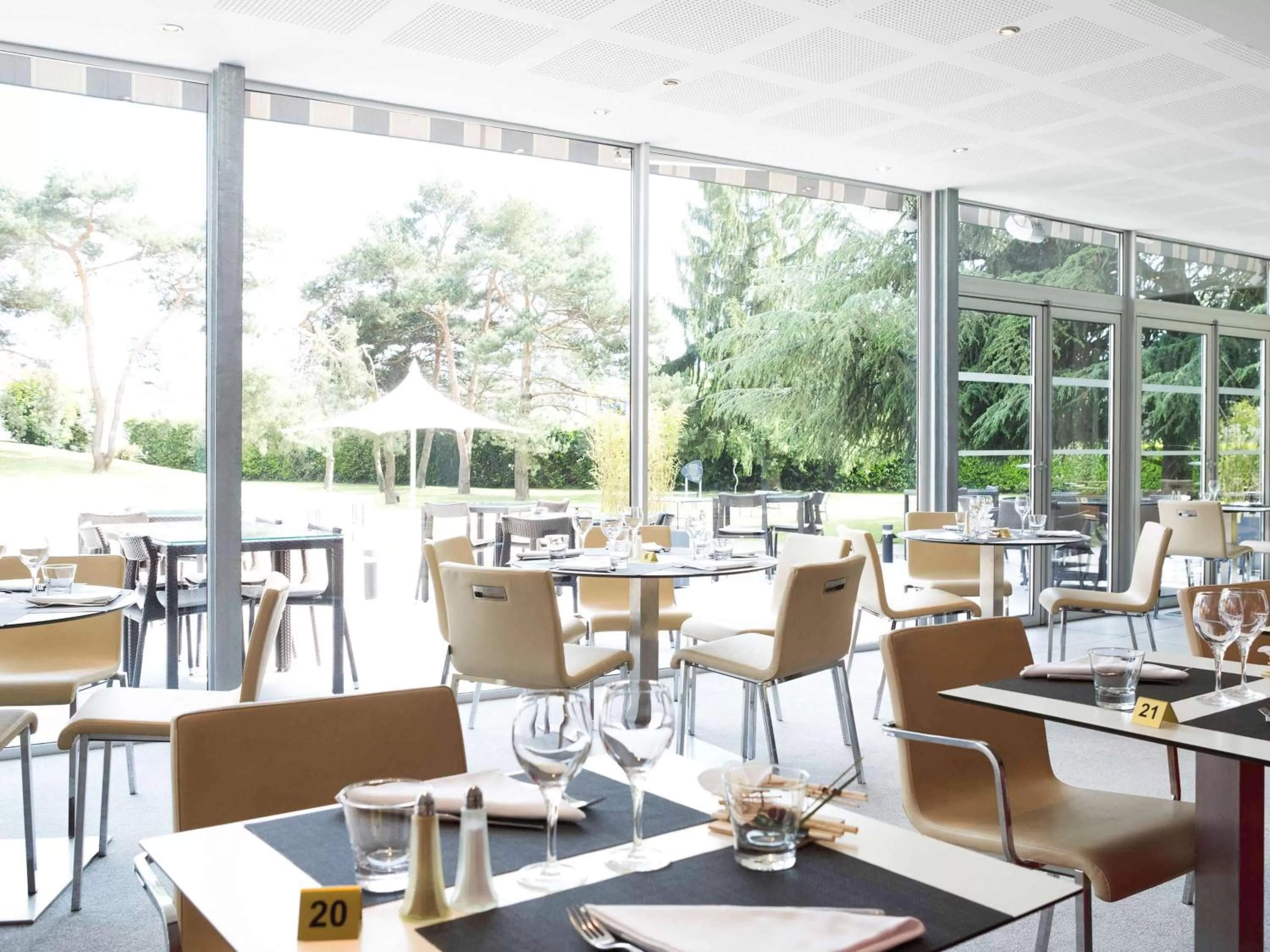 Restaurant/places to eat in Novotel Pau Pyrénées