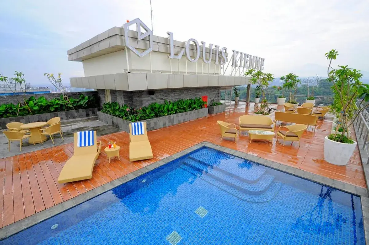 Property building, Swimming Pool in Louis Kienne Hotel Pandanaran