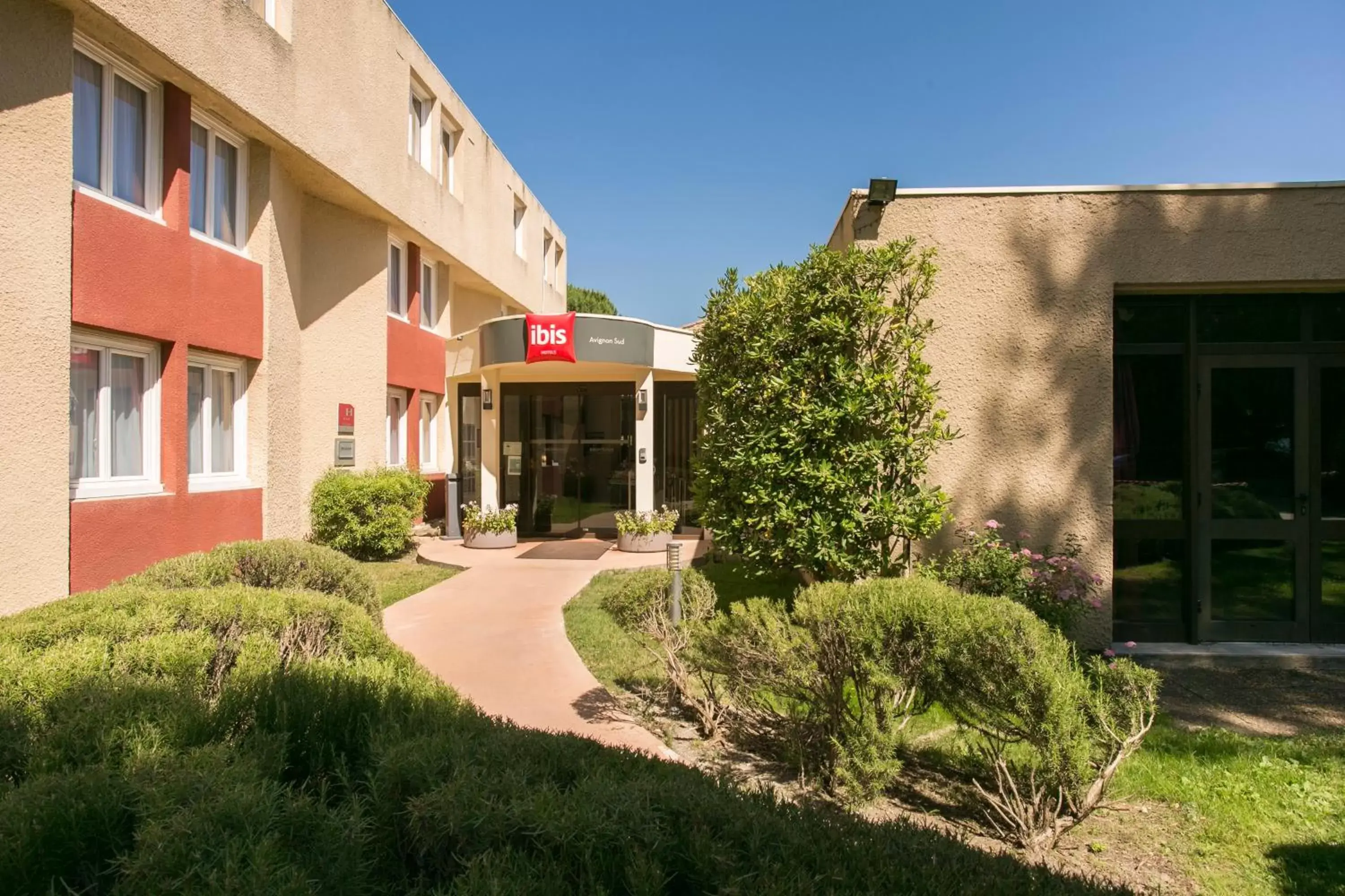 Facade/entrance, Property Building in ibis Avignon Sud