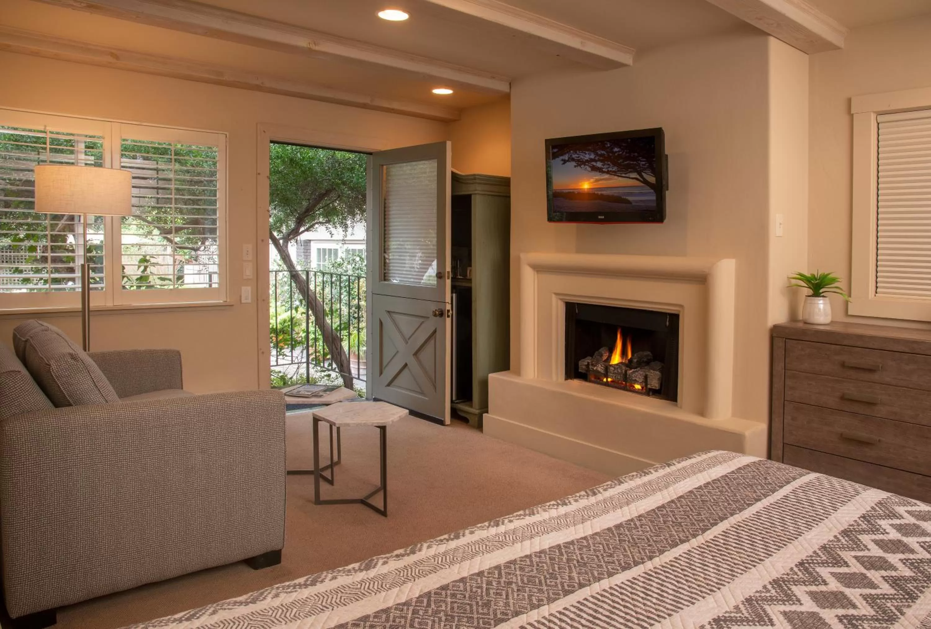 Bedroom, Seating Area in Carmel Country Inn