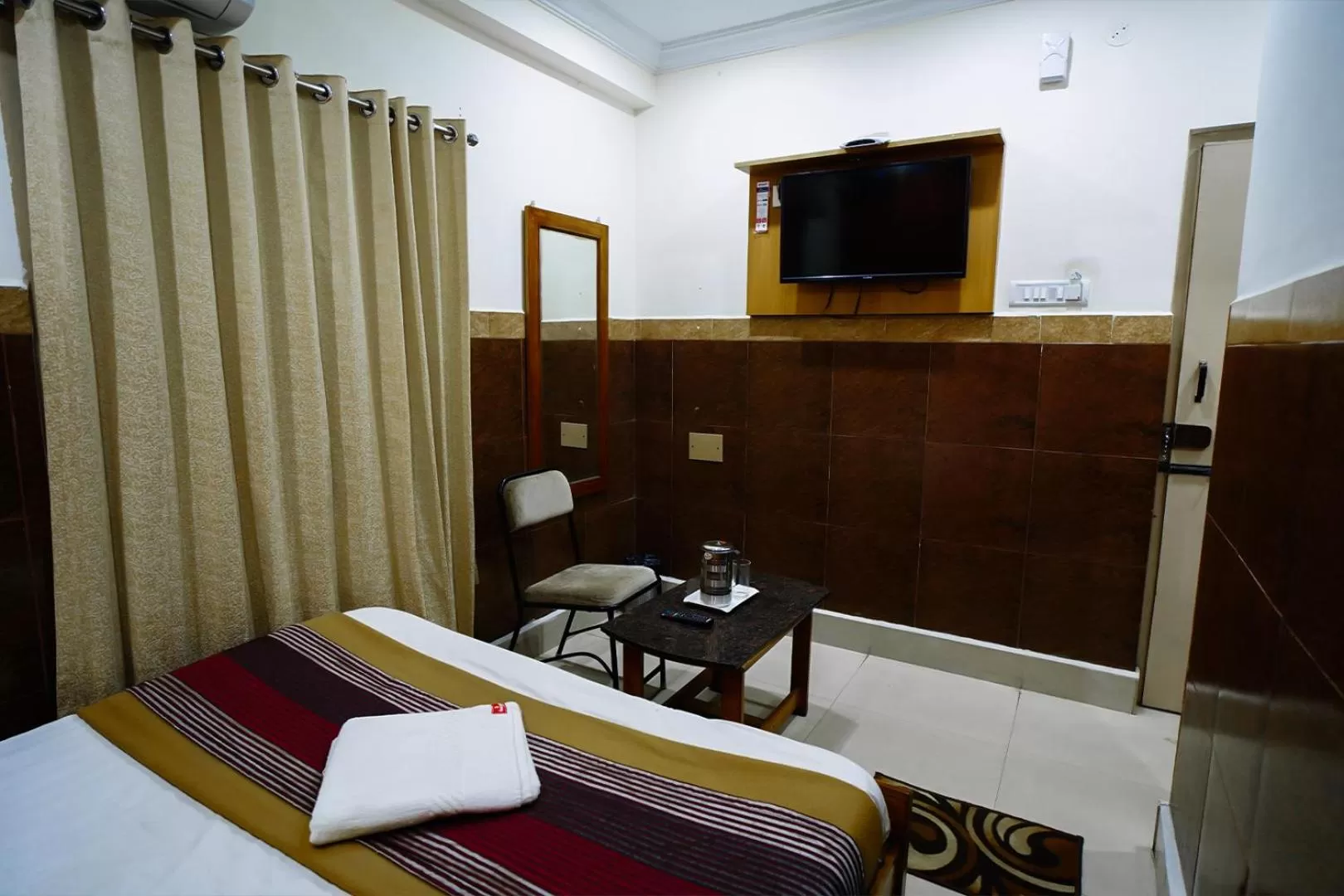 Communal lounge/ TV room, Seating Area in HOTEL PRAKAASH RESIDENCY