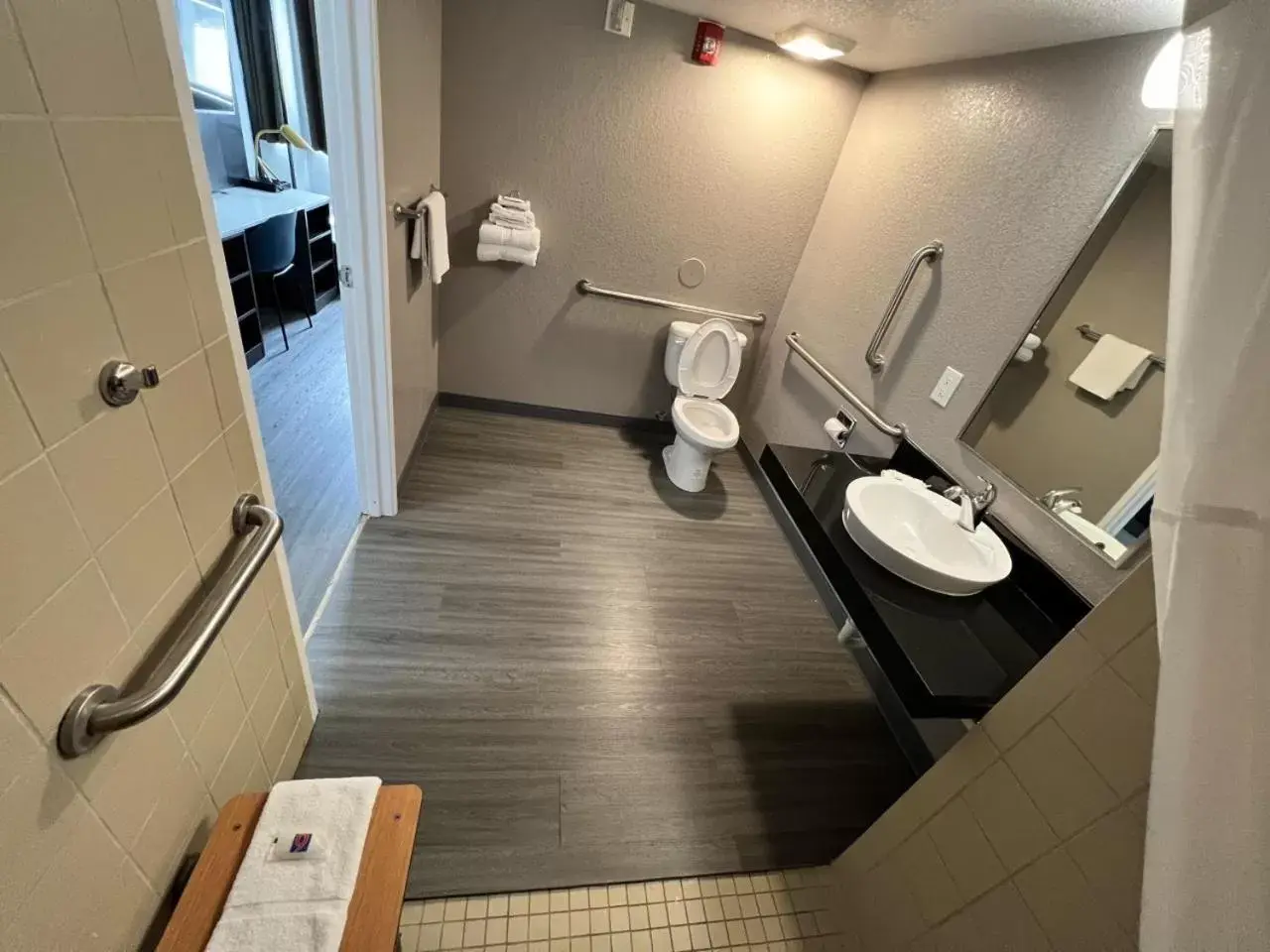 Bathroom in Motel 6-Council Bluffs, IA - Omaha East