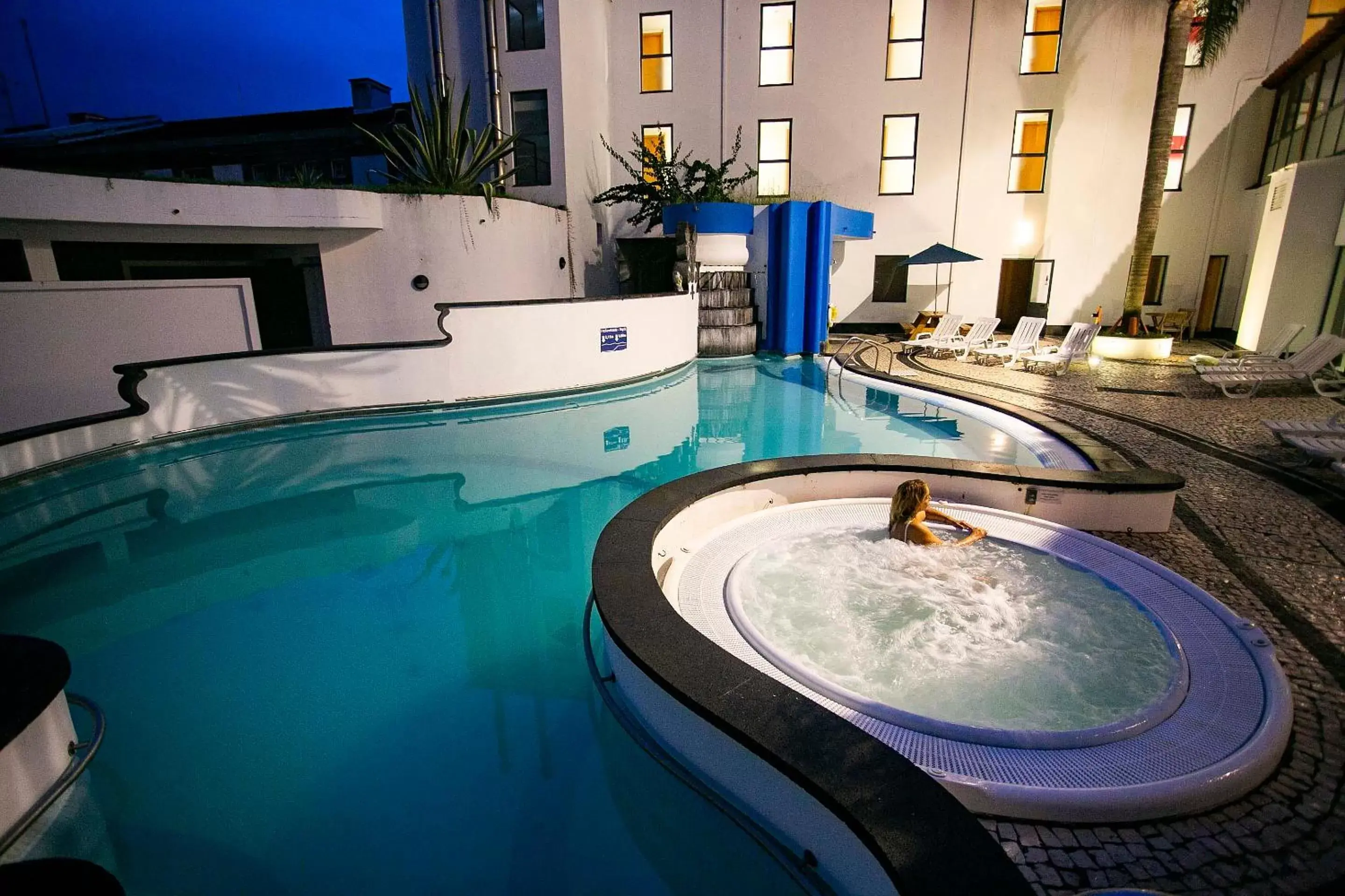 Hot Tub, Swimming Pool in Hotel do Mar