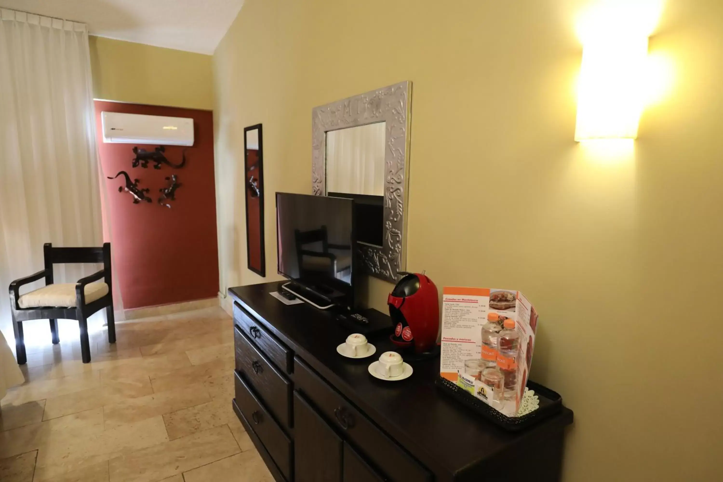 TV and multimedia, TV/Entertainment Center in Hotel Montetaxco