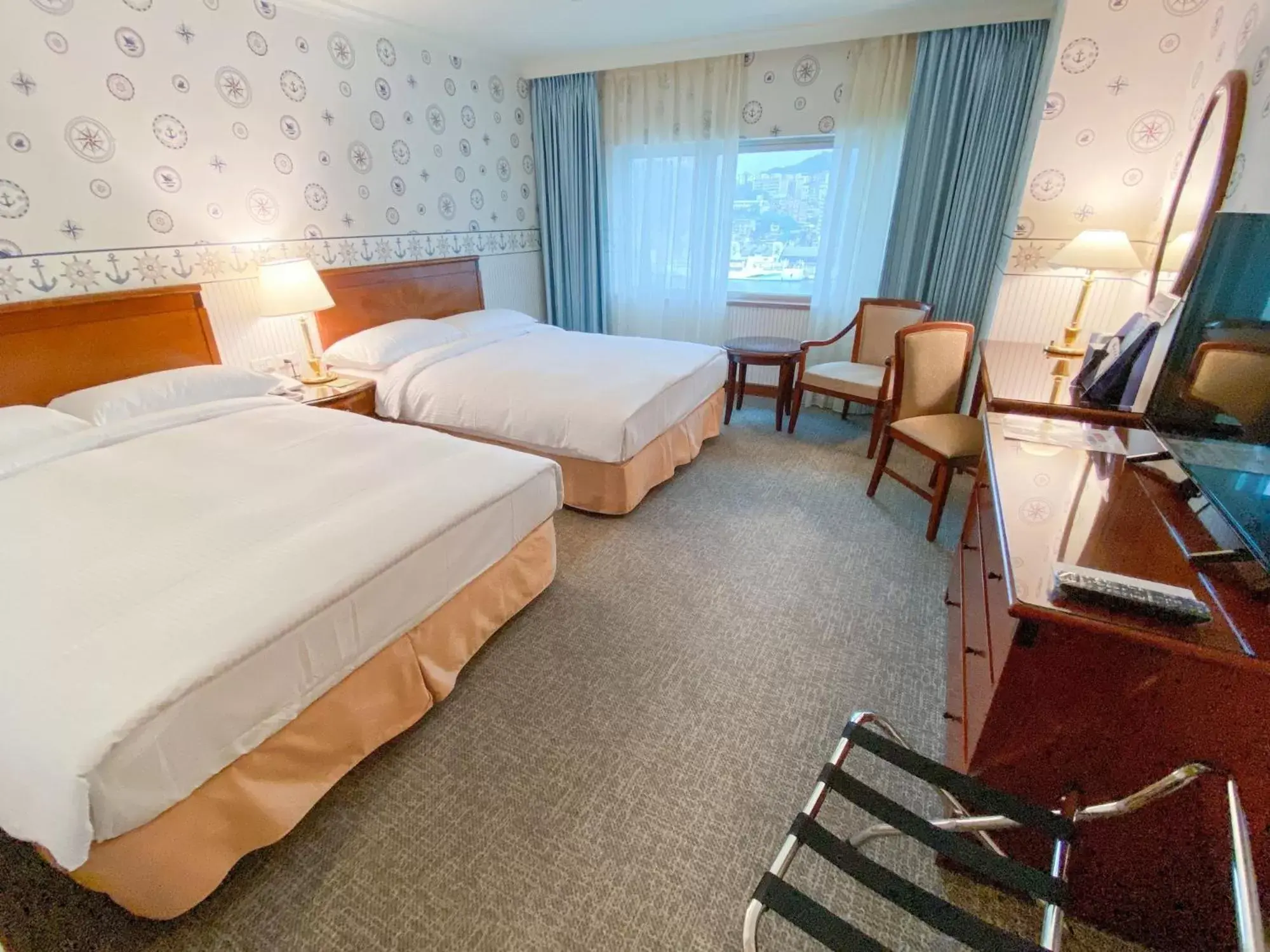 Photo of the whole room, Bed in Evergreen Laurel Hotel - Keelung