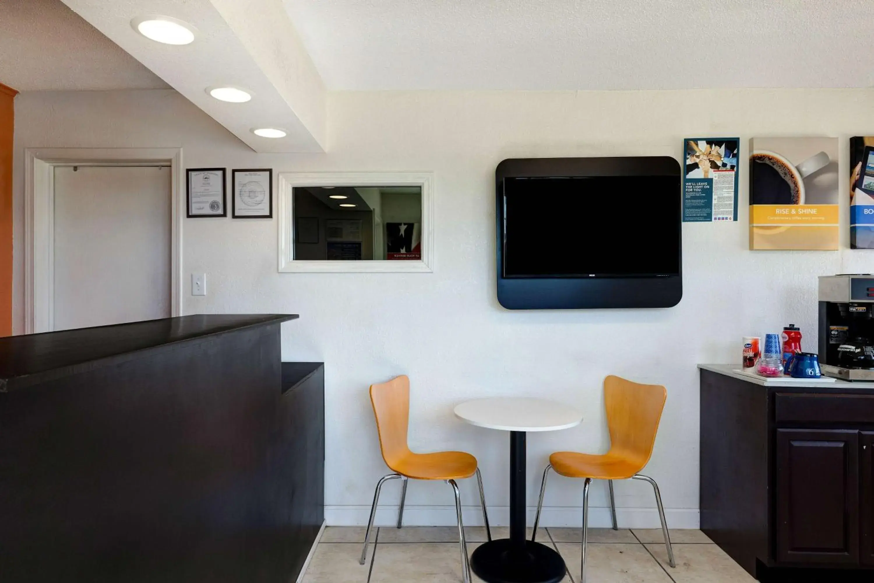 Lobby or reception, TV/Entertainment Center in Motel 6-Rolla, MO