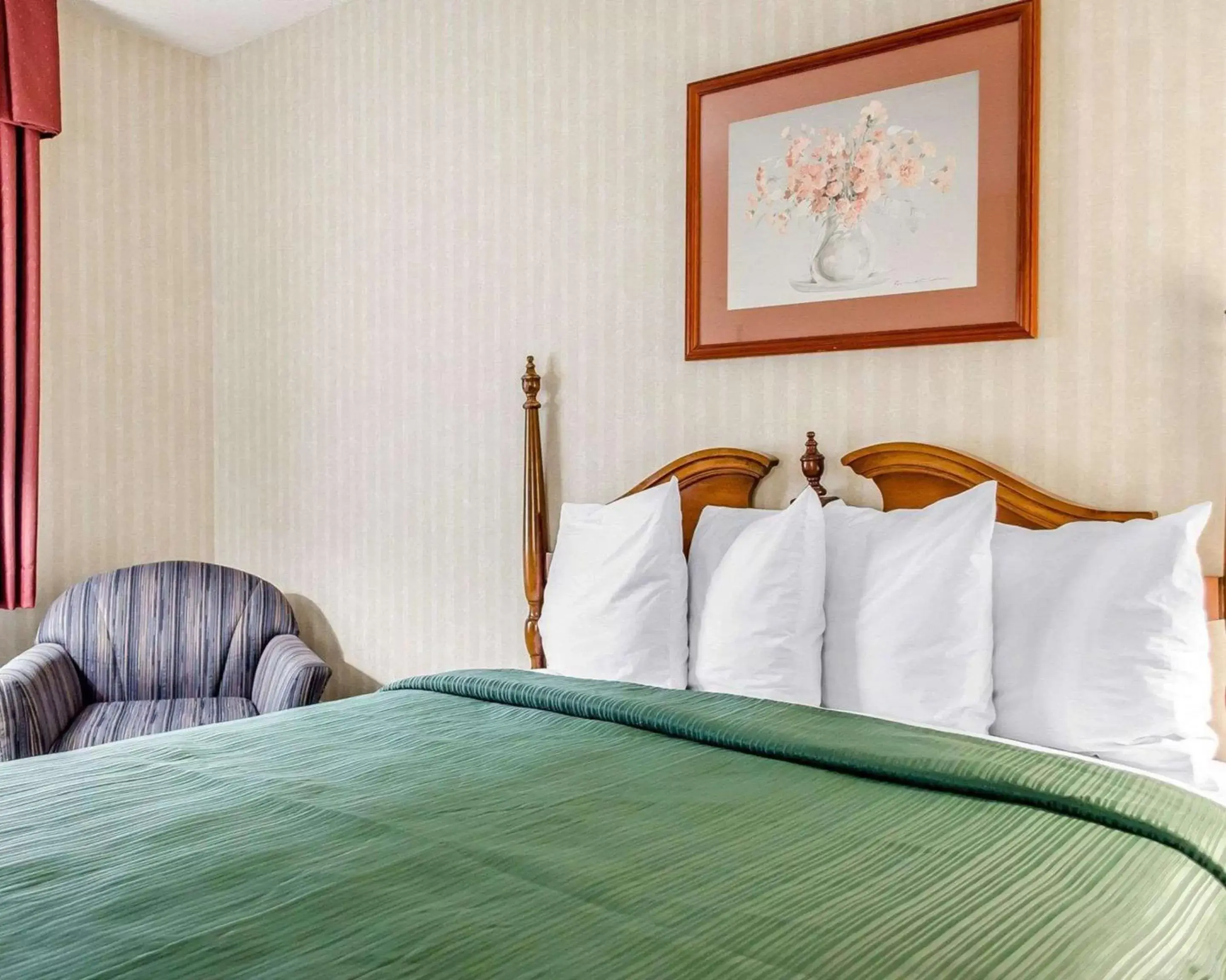 Photo of the whole room, Bed in Quality Inn Gettysburg Battlefield