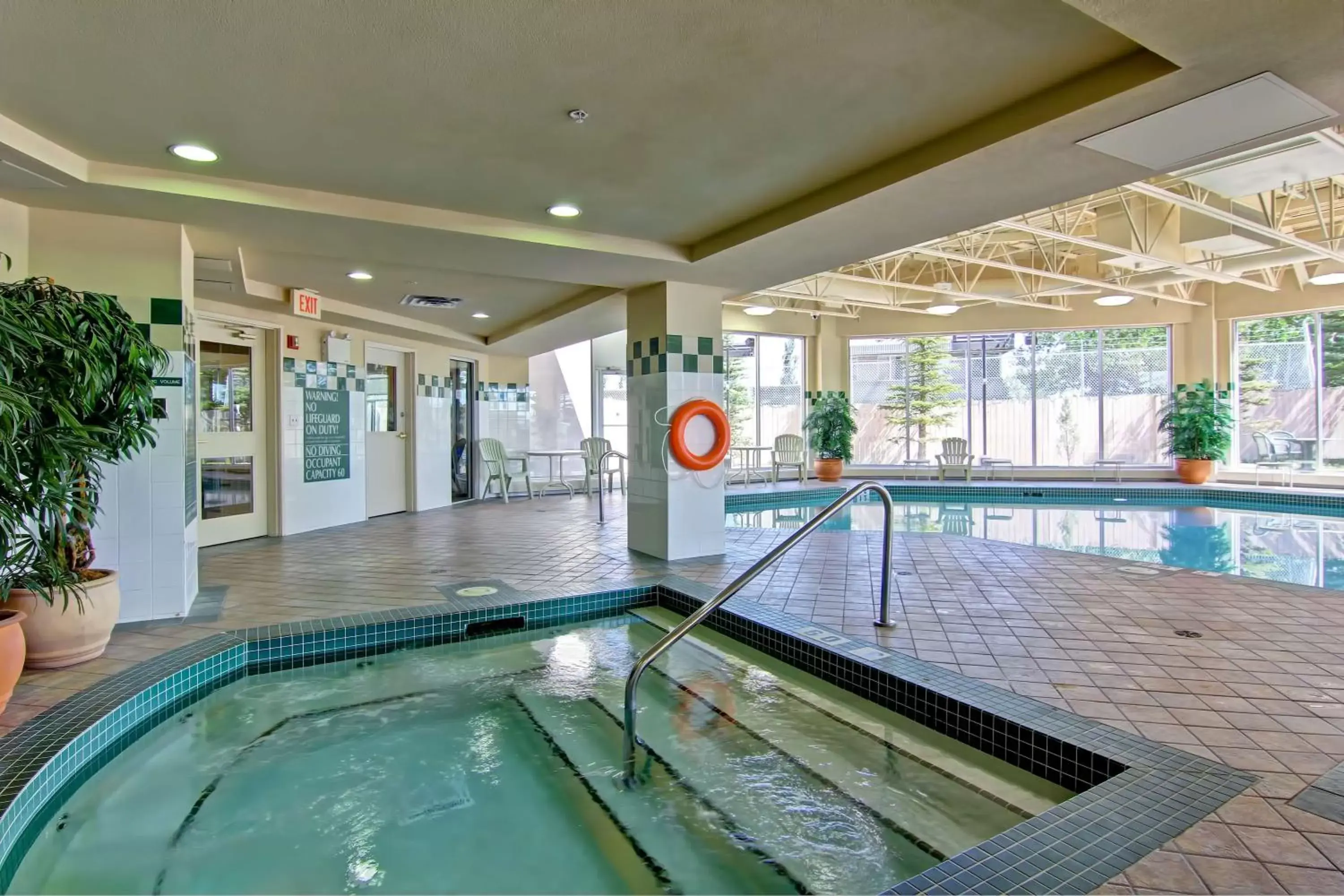 Swimming Pool in Hilton Garden Inn Calgary Airport