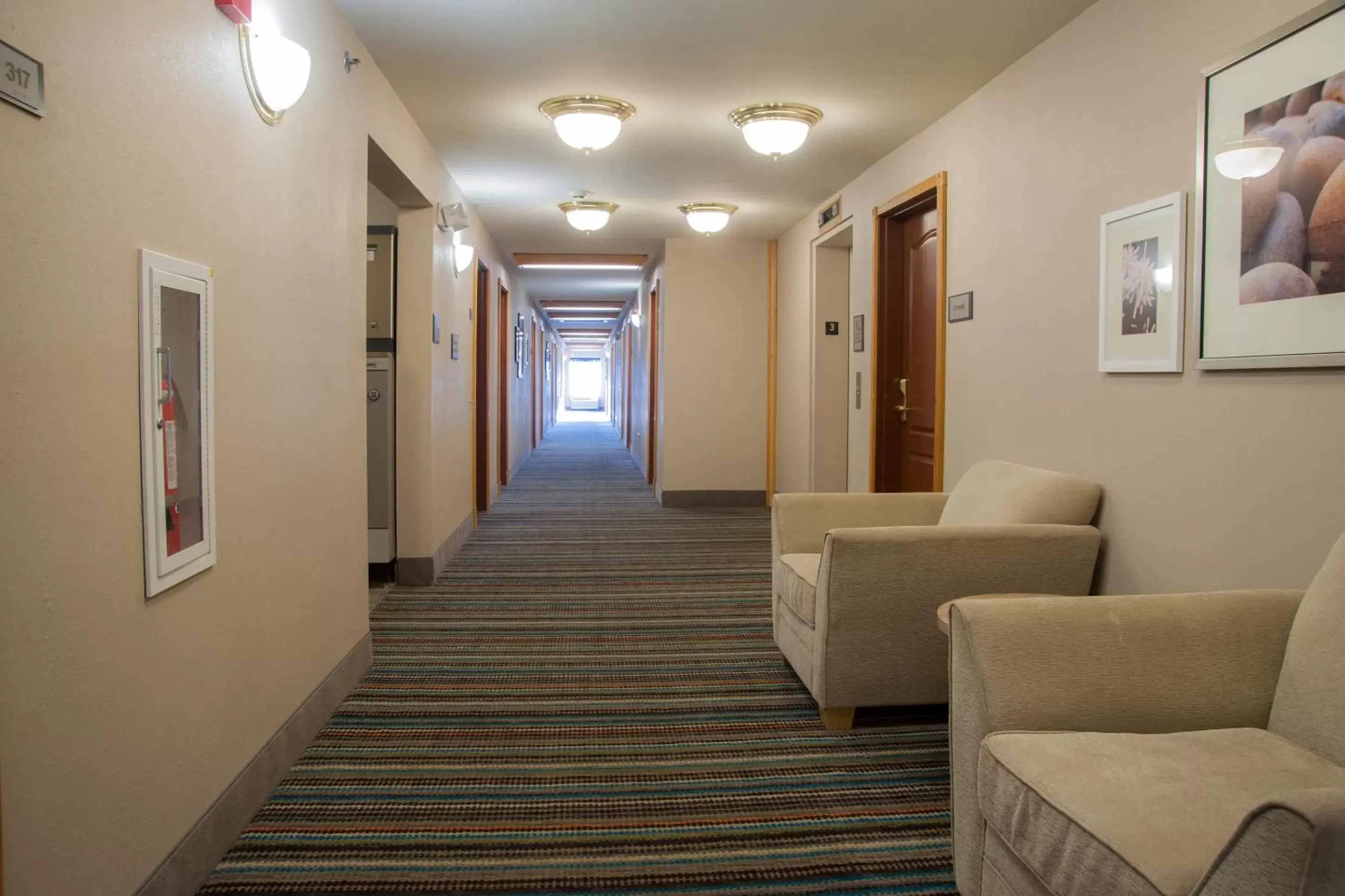 Area and facilities in Country Inn & Suites by Radisson, Milwaukee Airport, WI