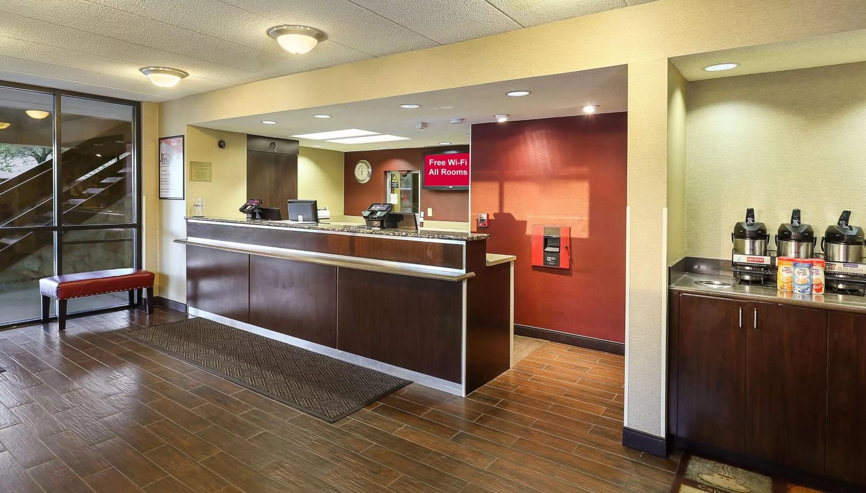 Lobby or reception in Red Roof Inn PLUS+ Washington DC - Oxon Hill