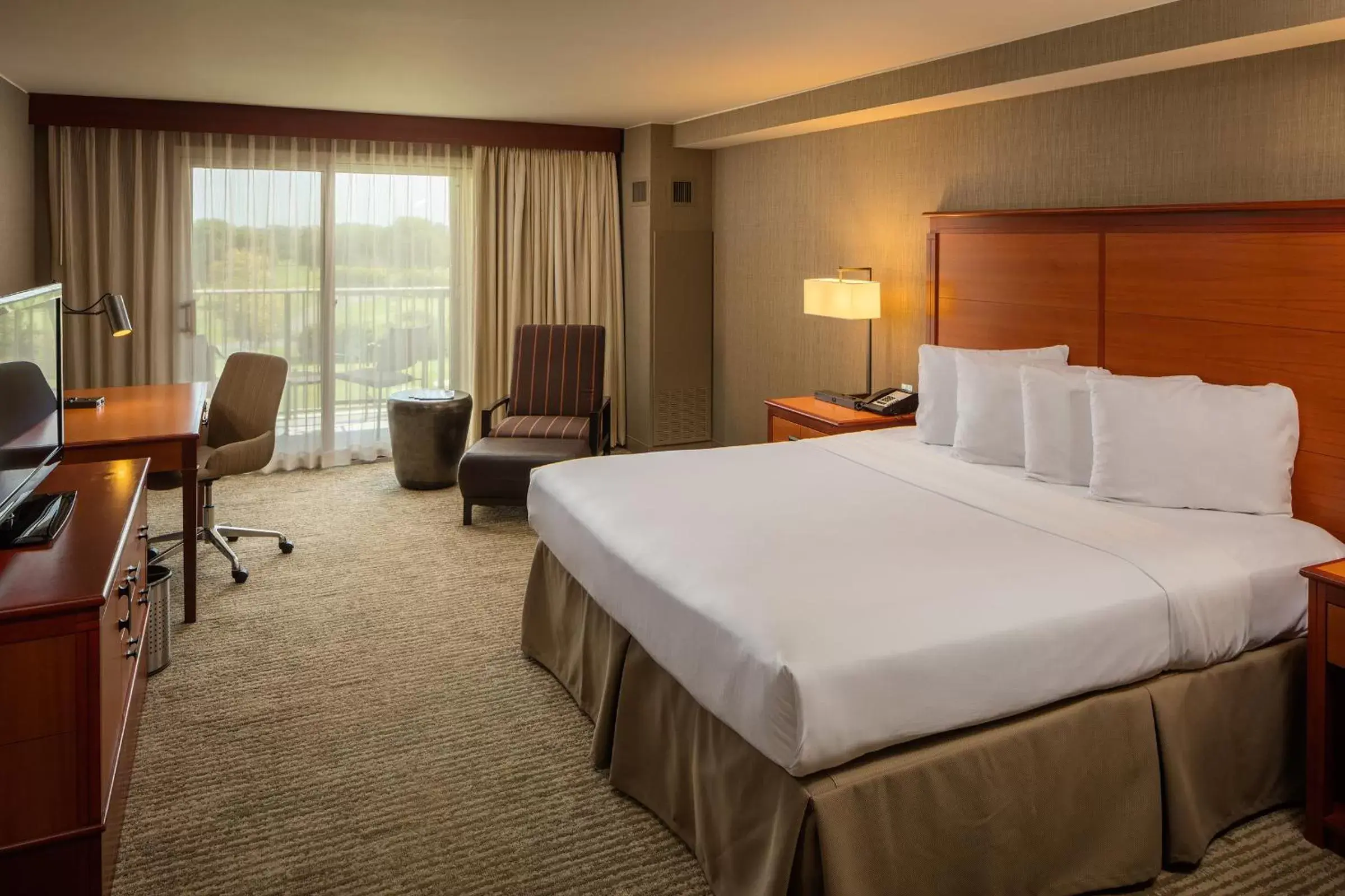 TV and multimedia, Bed in Eaglewood Resort & Spa