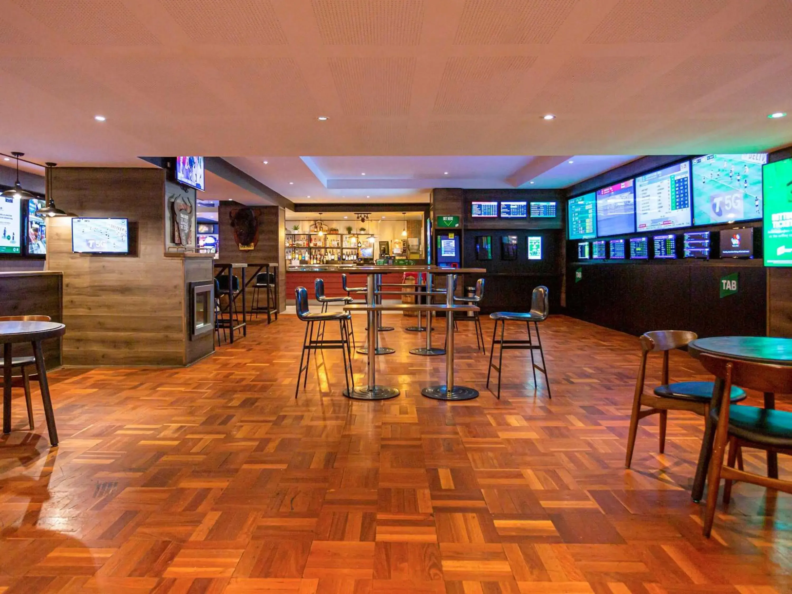Lounge or bar, Lounge/Bar in Ibis Styles The Entrance