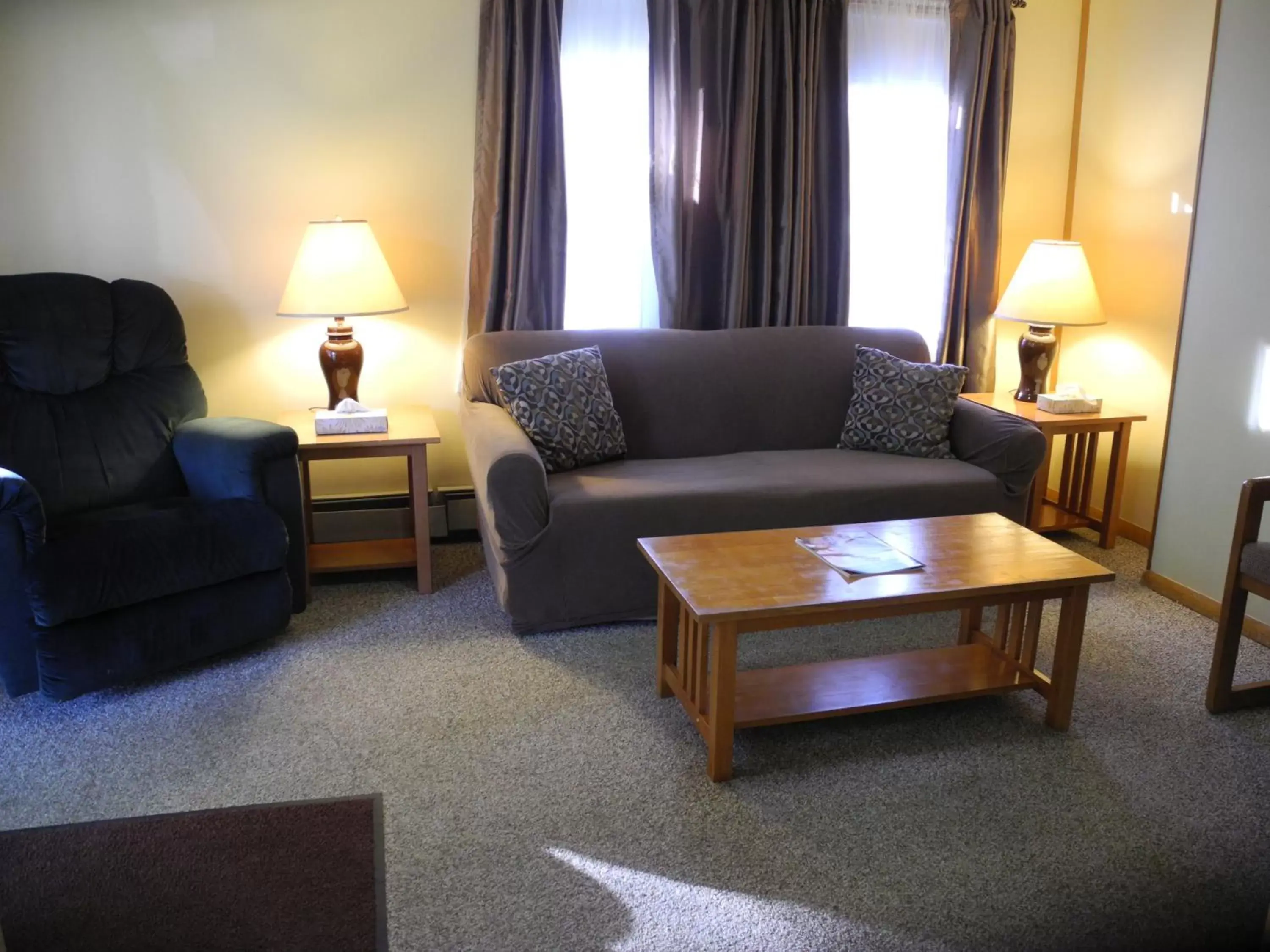 Seating Area in Wilson Lake Inn