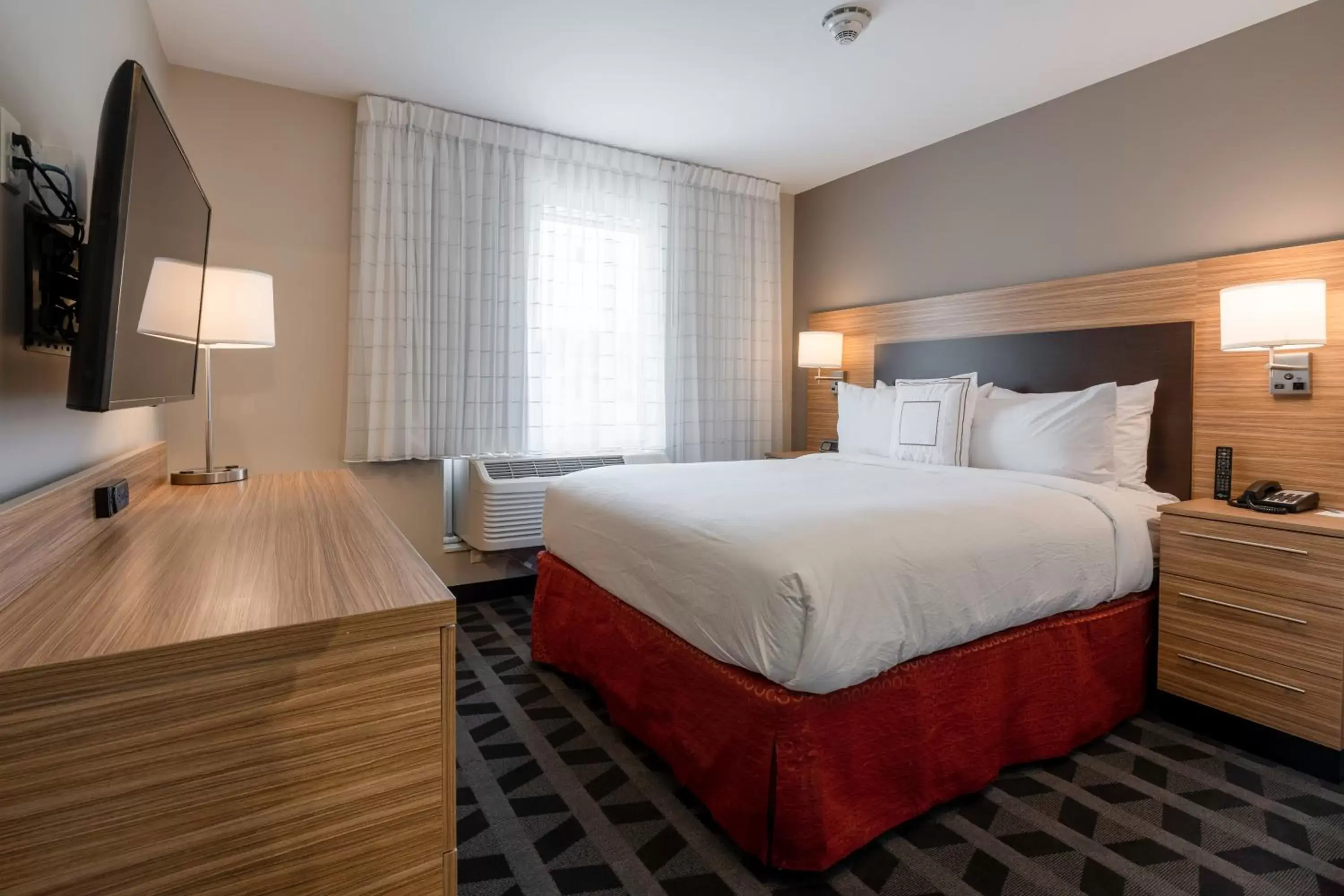 Bed in TownePlace Suites by Marriott Clinton