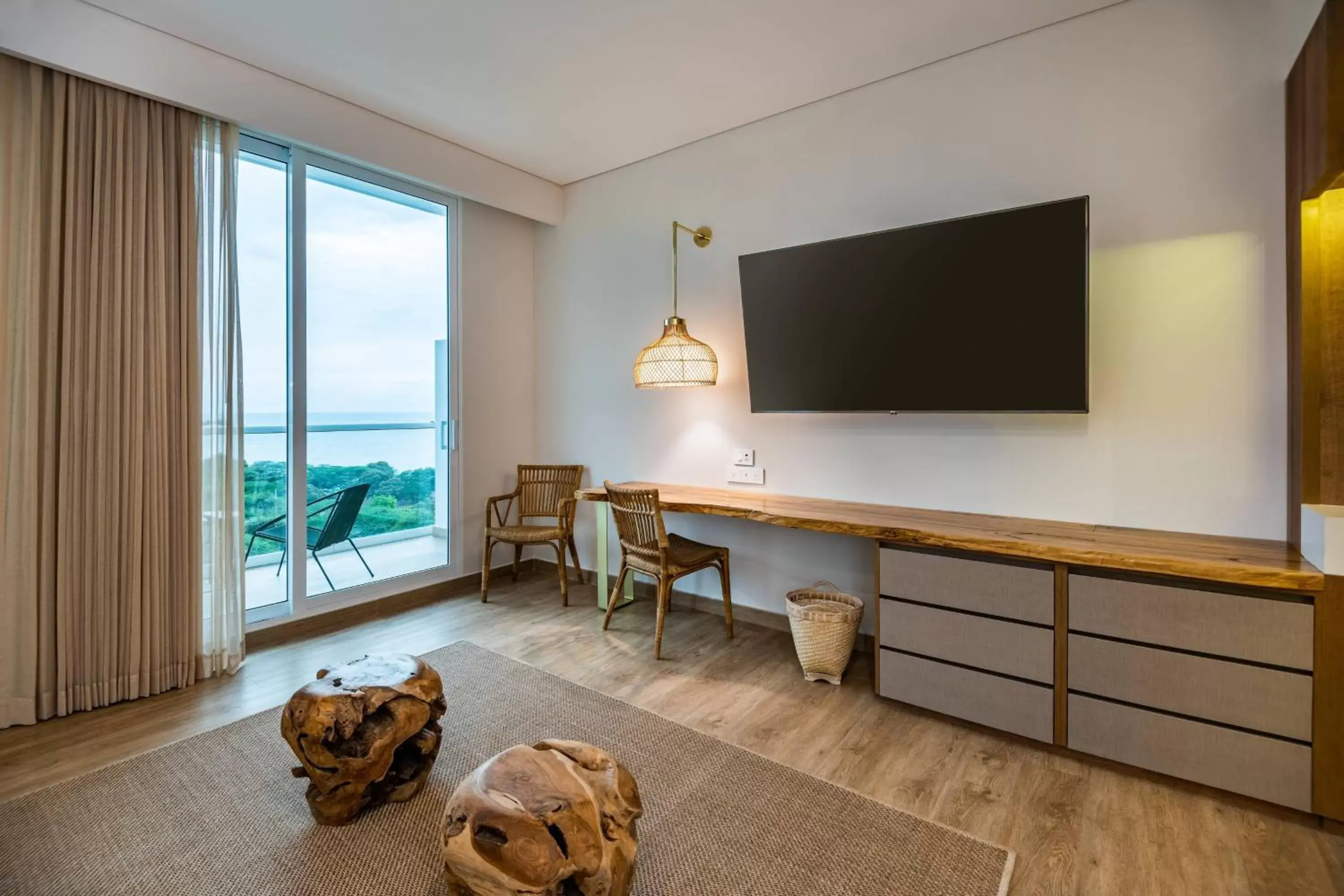 Living room, TV/Entertainment Center in Santa Marta Marriott Resort Playa Dormida