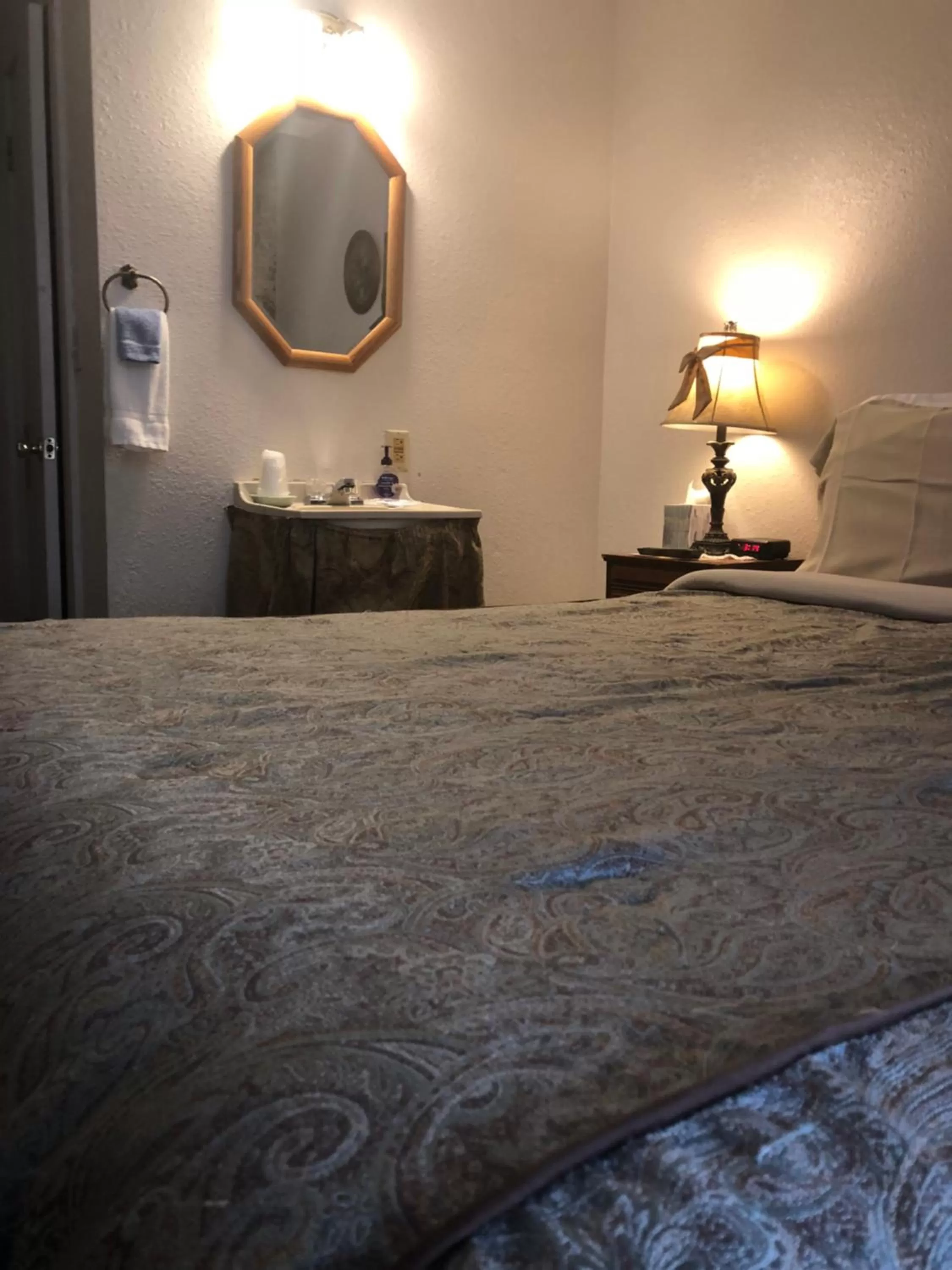 Bed in The Courtland Hotel & Spa