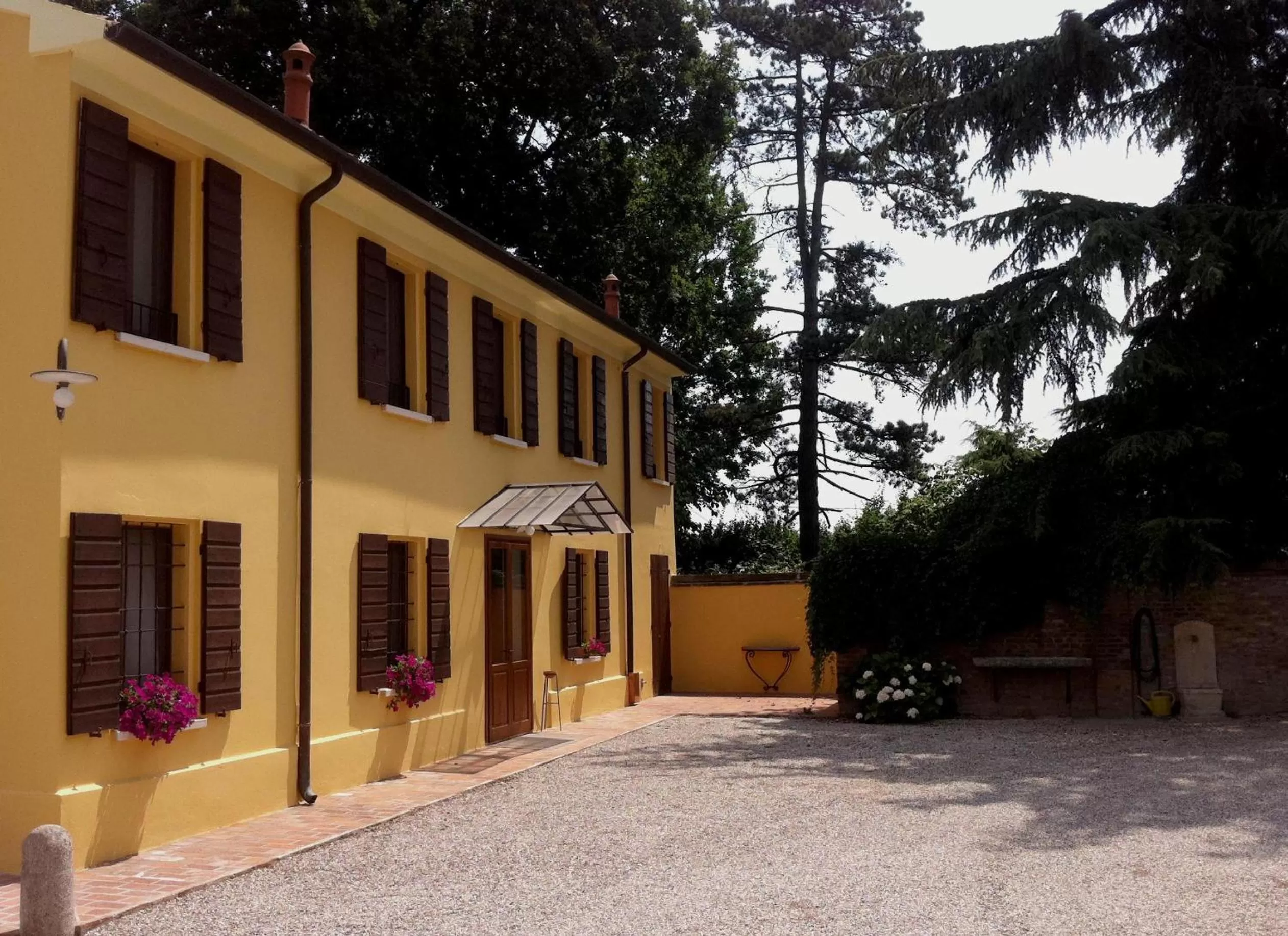 Facade/entrance in Villa Schiavi