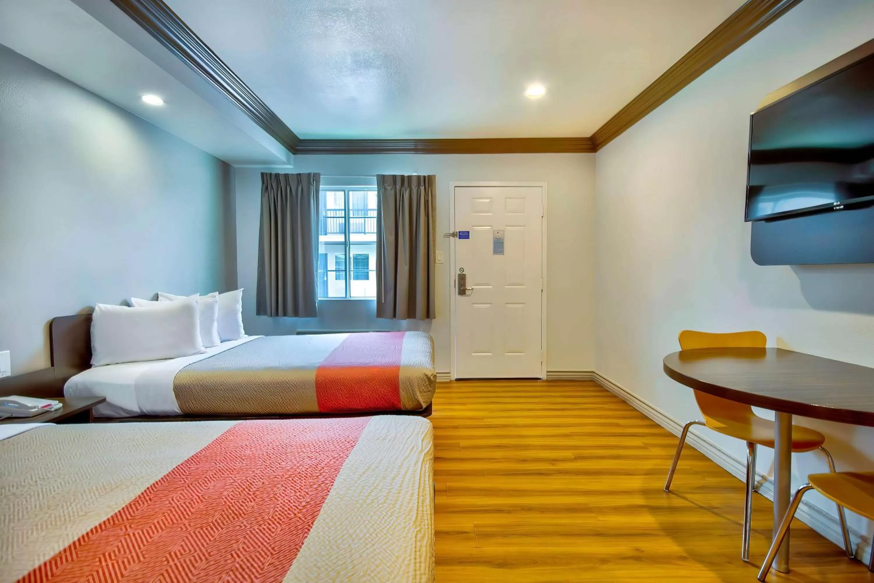 Bedroom in Motel 6 Gardena