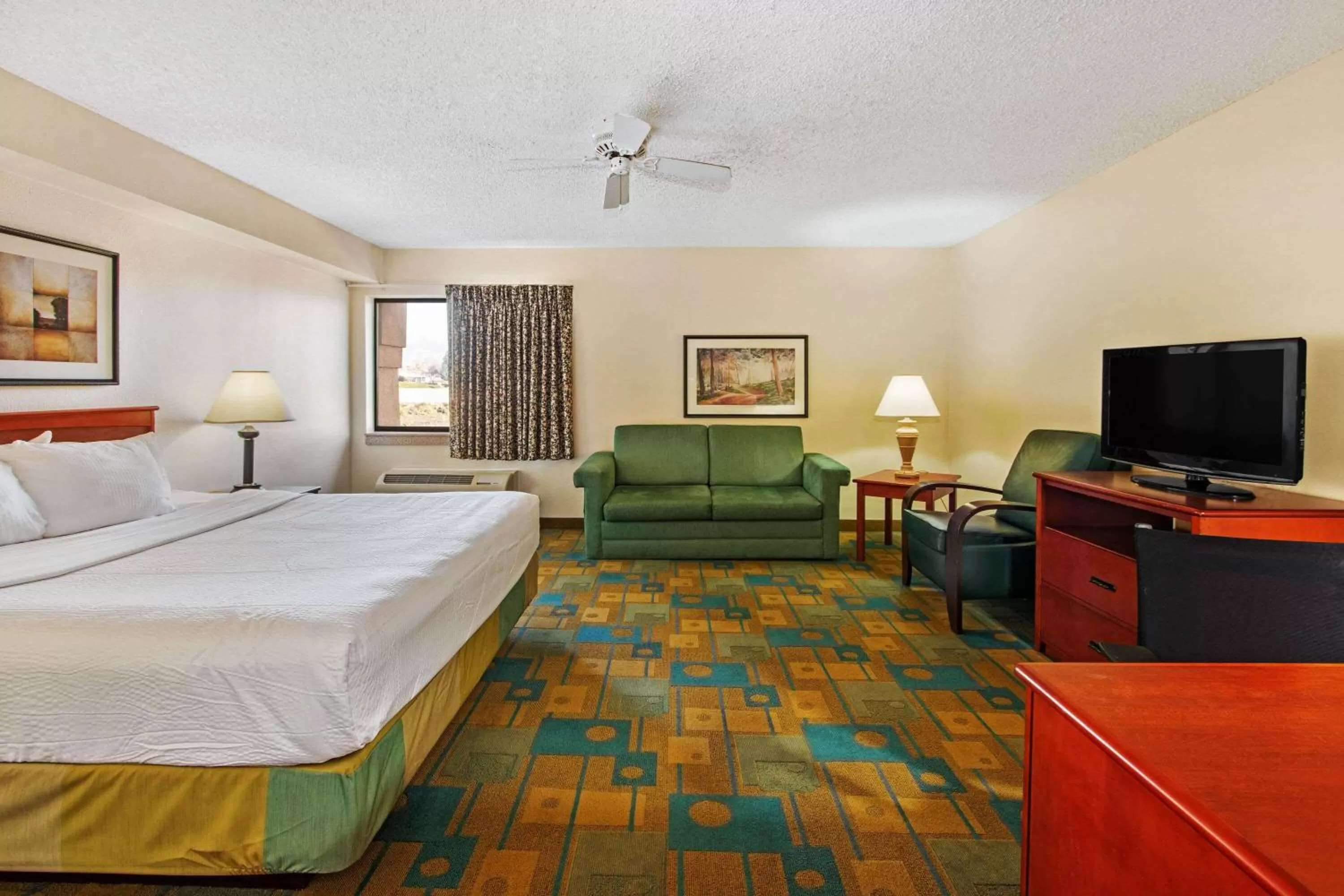 Deluxe King Suite - Non-Smoking in La Quinta by Wyndham Albuquerque Journal Ctr NW