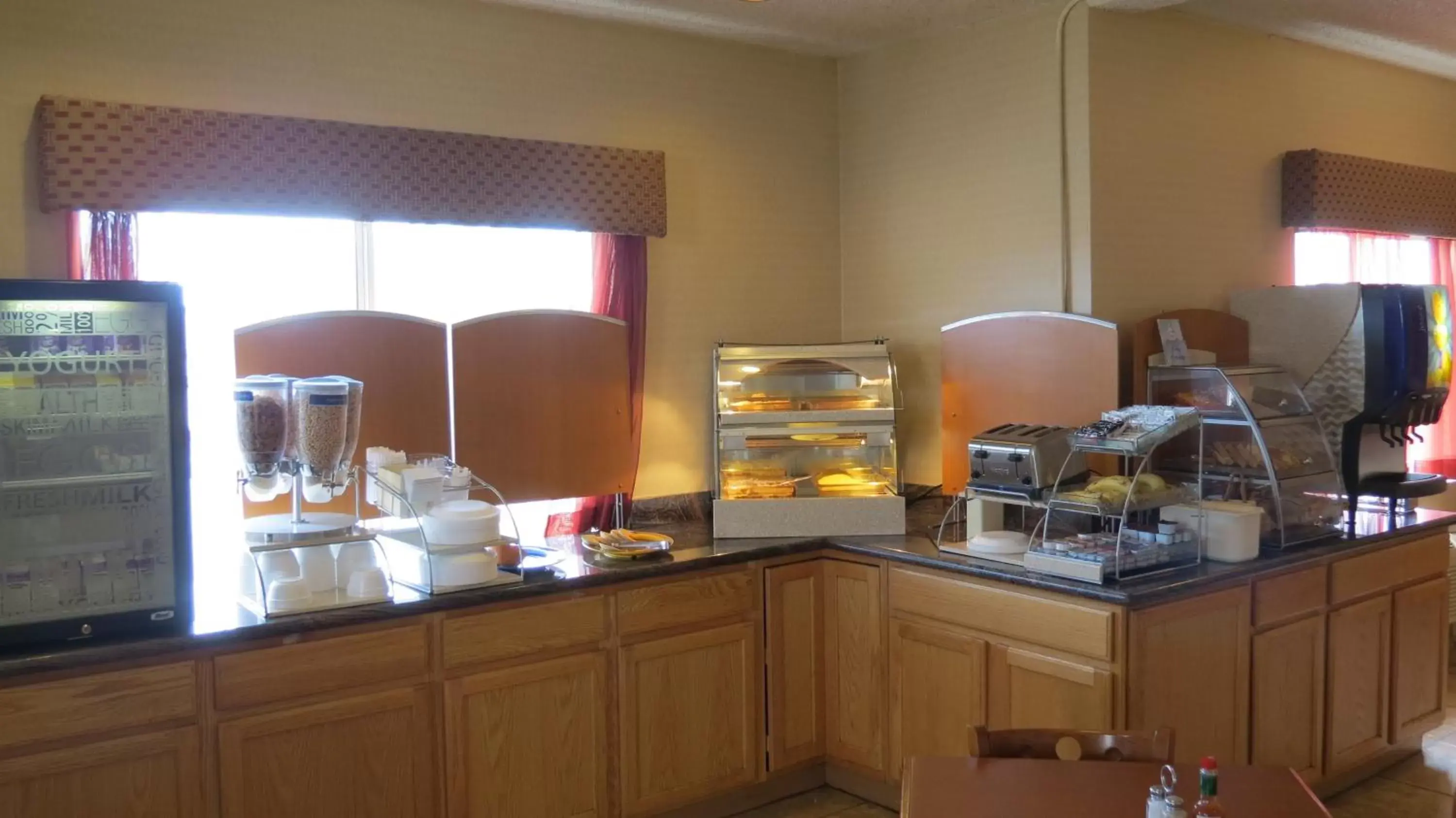 Restaurant/places to eat in Baymont Inn & Suites by Wyndham Holbrook