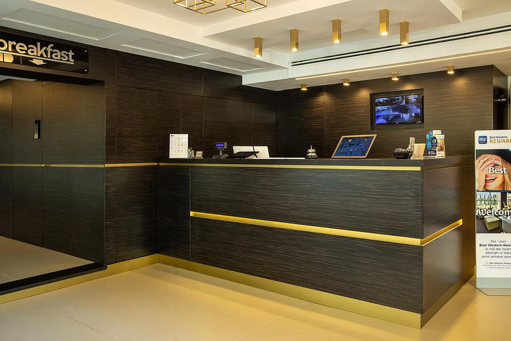 Lobby or reception in Best Western JFK Hotel