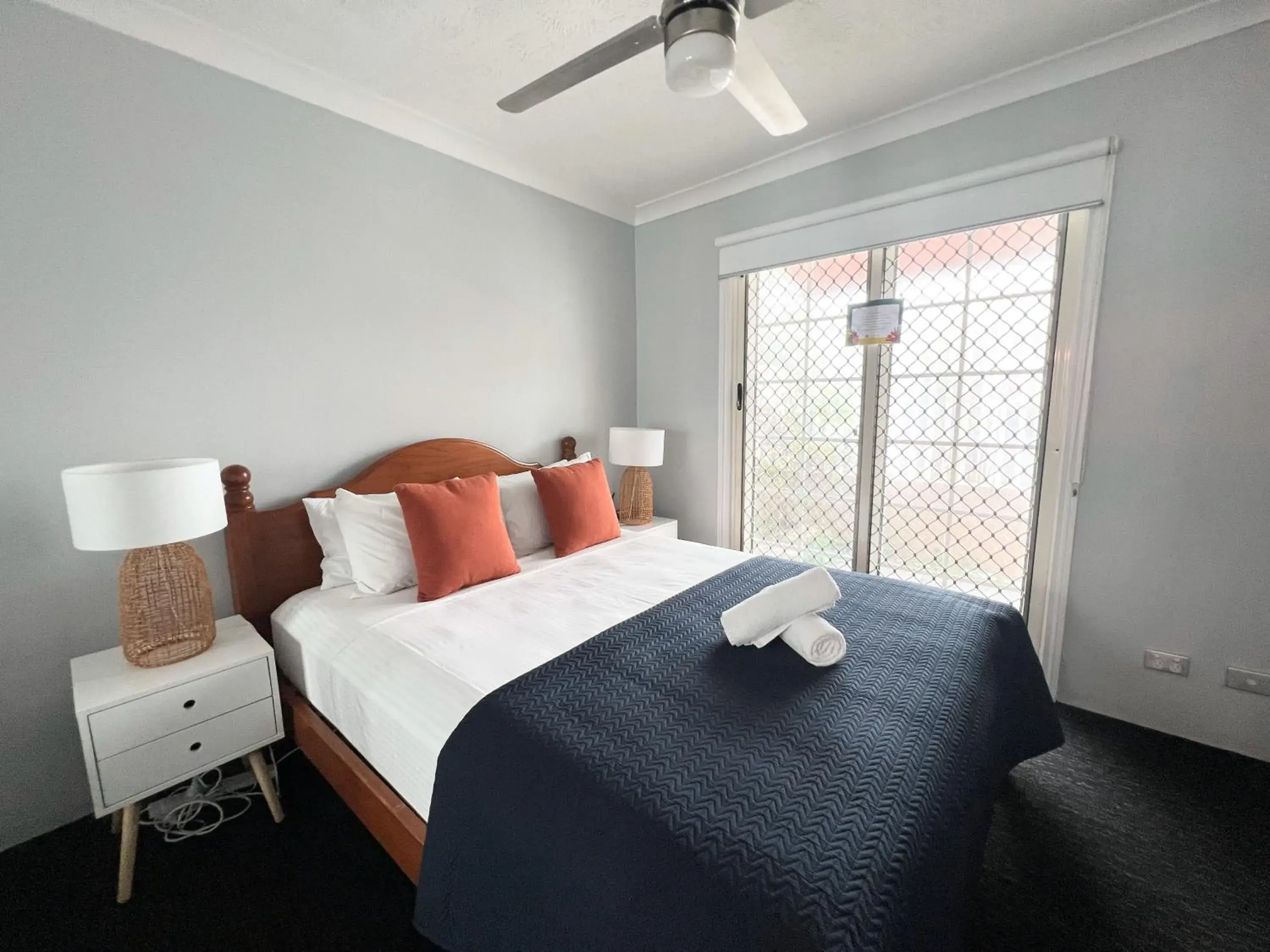 Bedroom, Bed in Montego Sands Resort