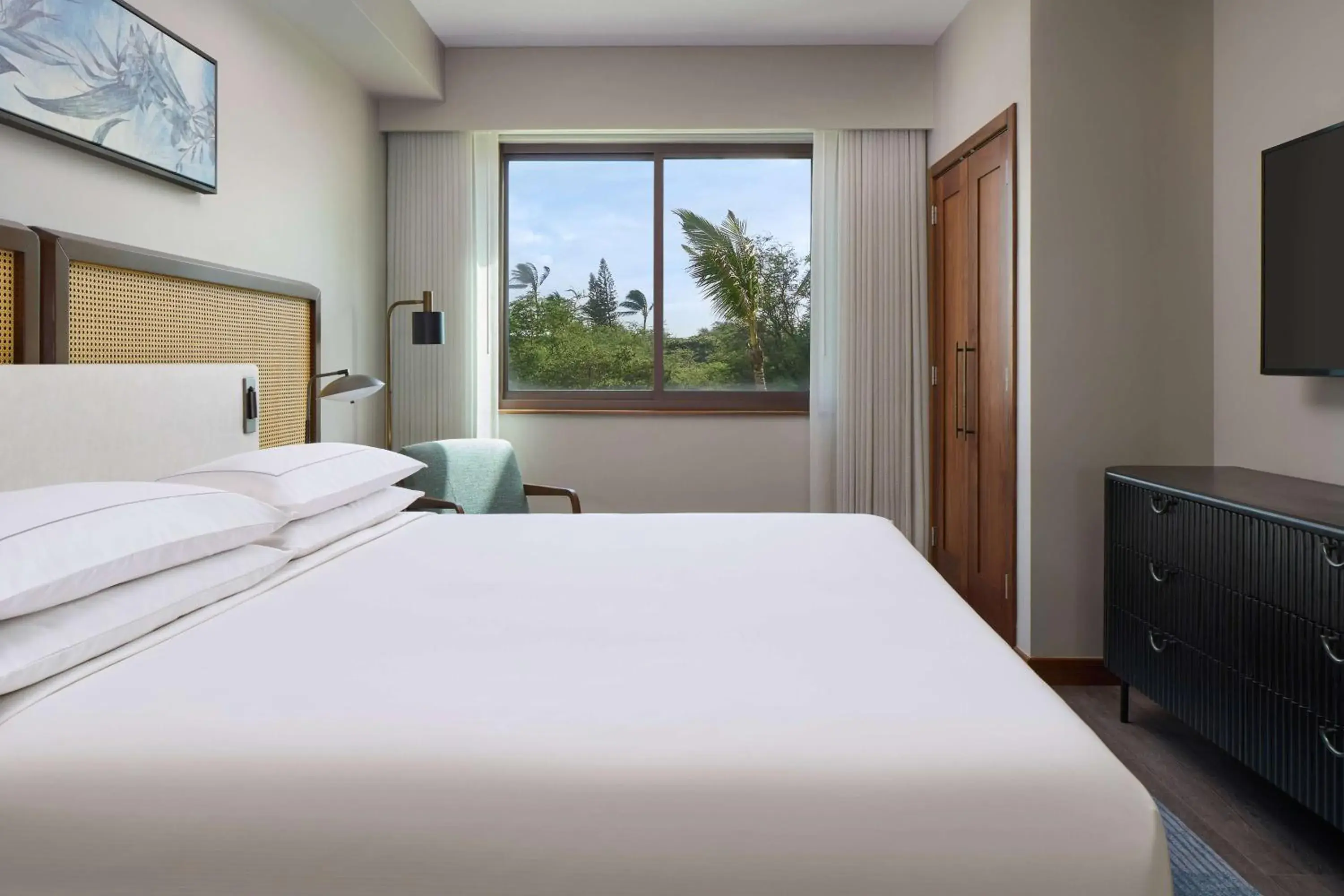 Bedroom, Bed in Hilton Grand Vacations Club Maui Bay Villas