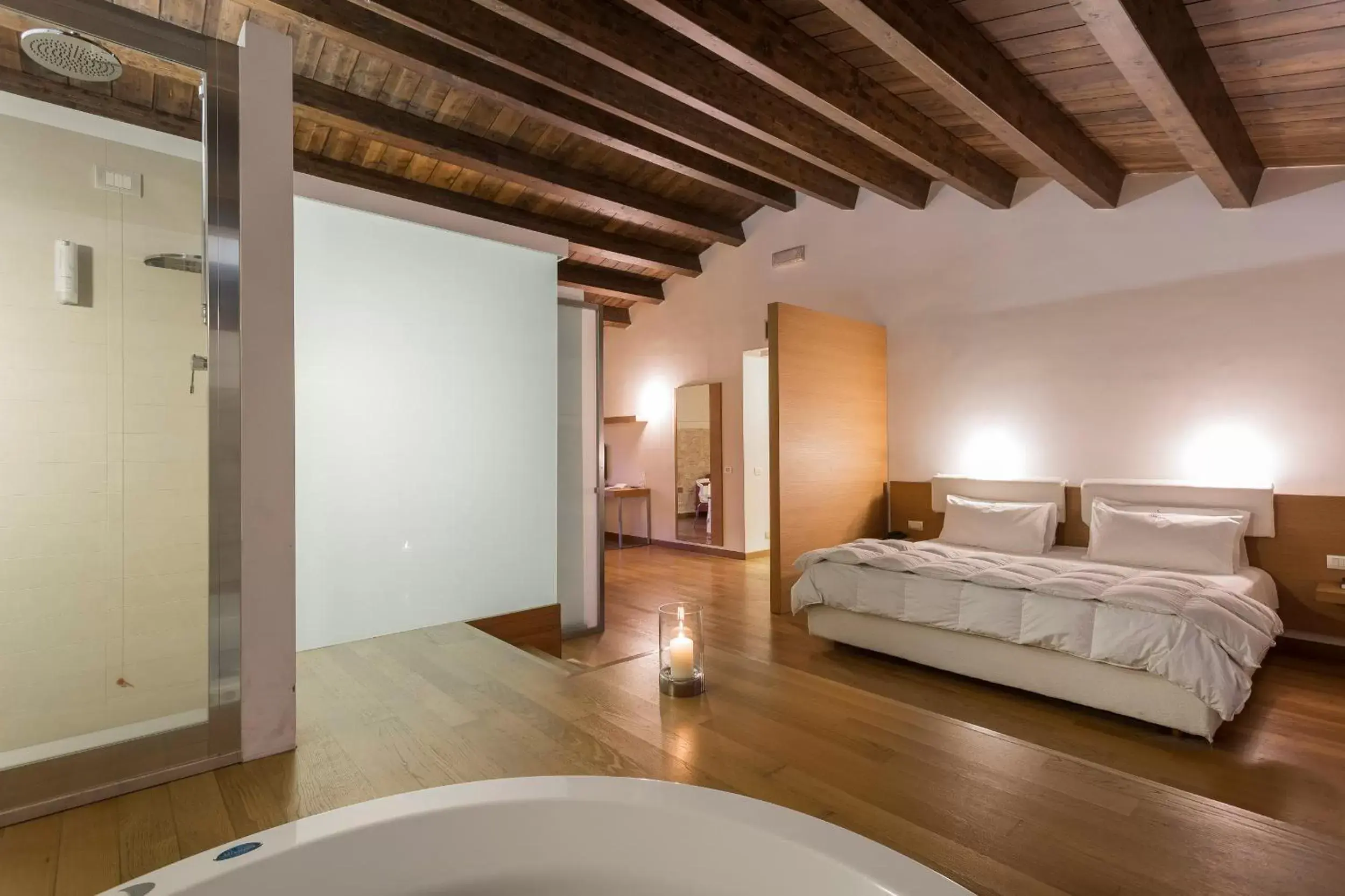 Shower, Bed in Hotel Villa Carlotta