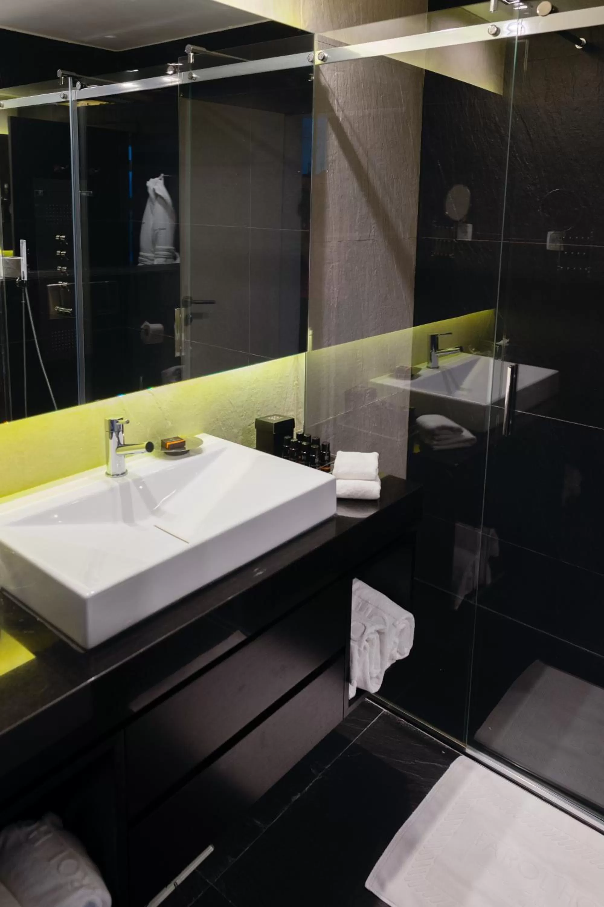 Bedroom in Farol Hotel