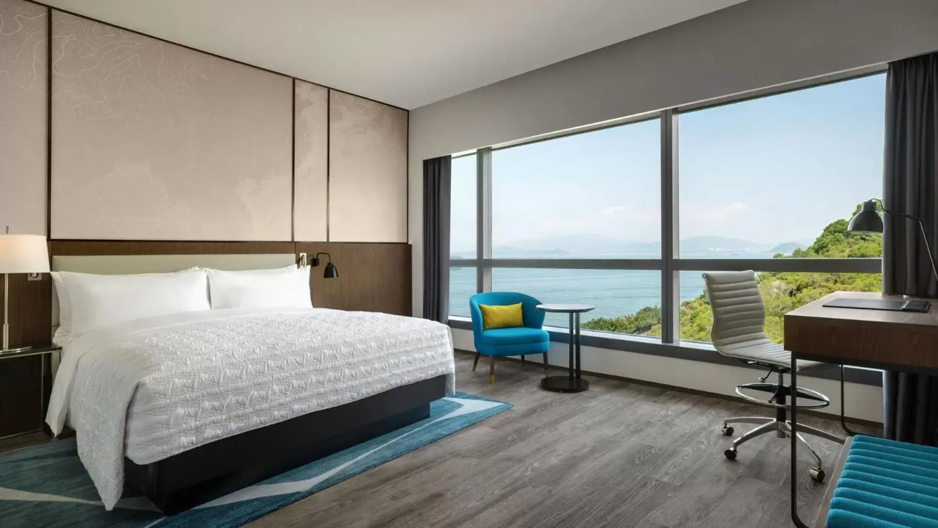 Bedroom in Le Méridien Hong Kong, Cyberport