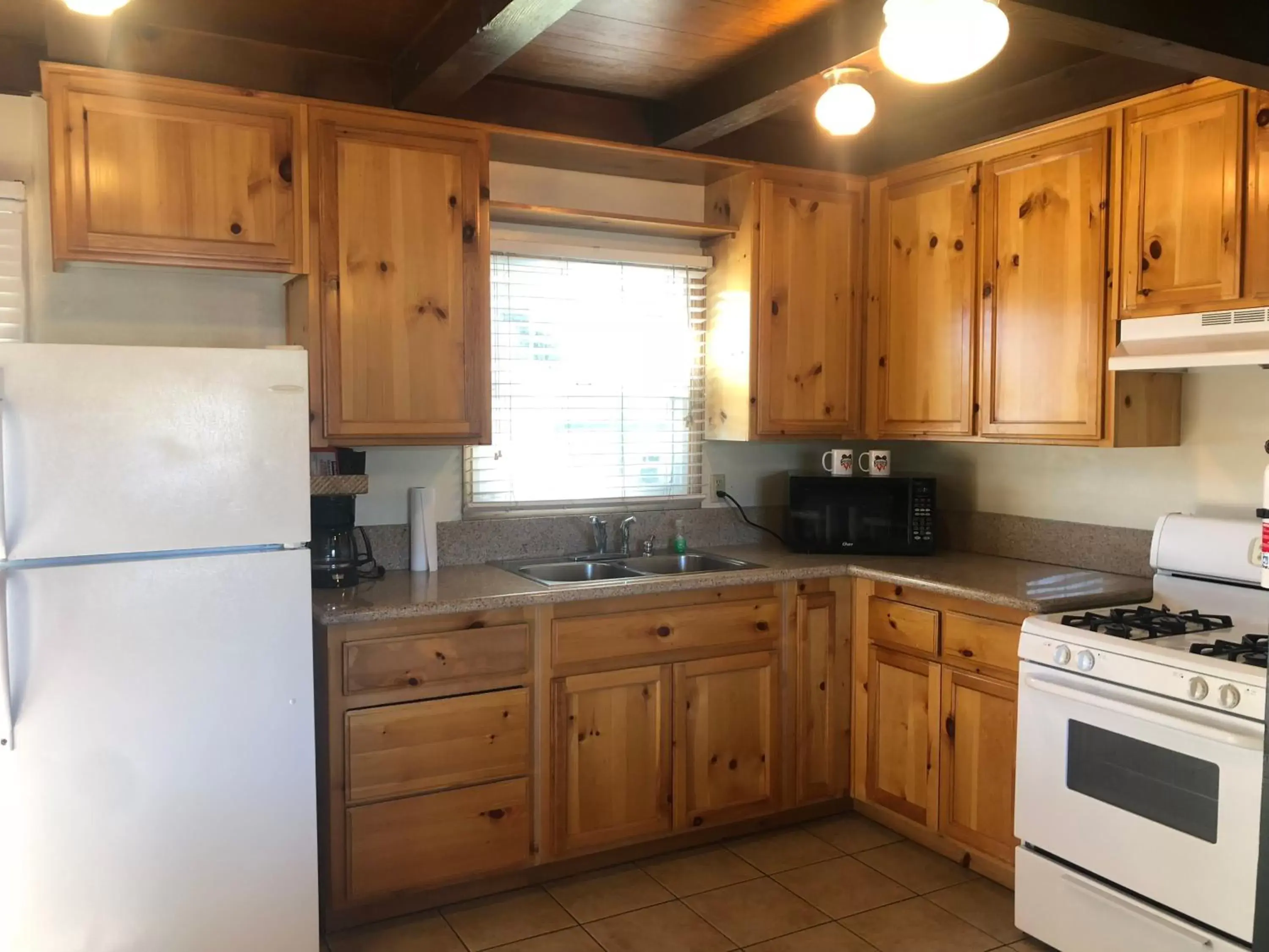 Kitchen or kitchenette, Kitchen/Kitchenette in Fireside Lodge