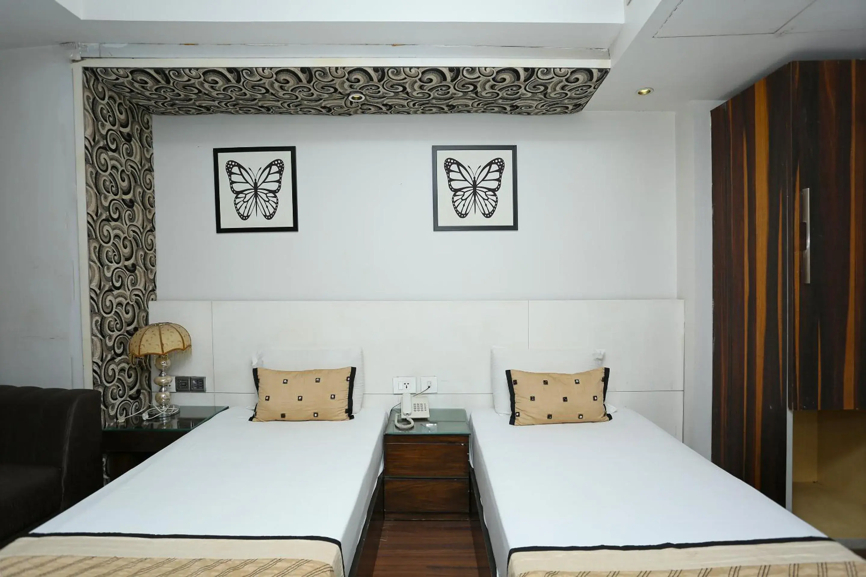 Bedroom, Bed in Hotel Uppal International - New Delhi Railway Station - Paharganj