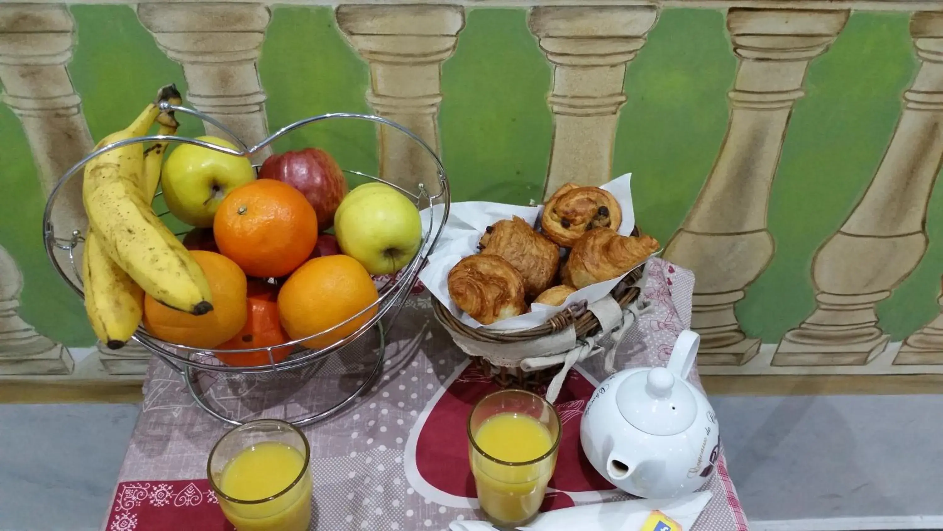 Buffet breakfast in Hotel la Perle Montparnasse