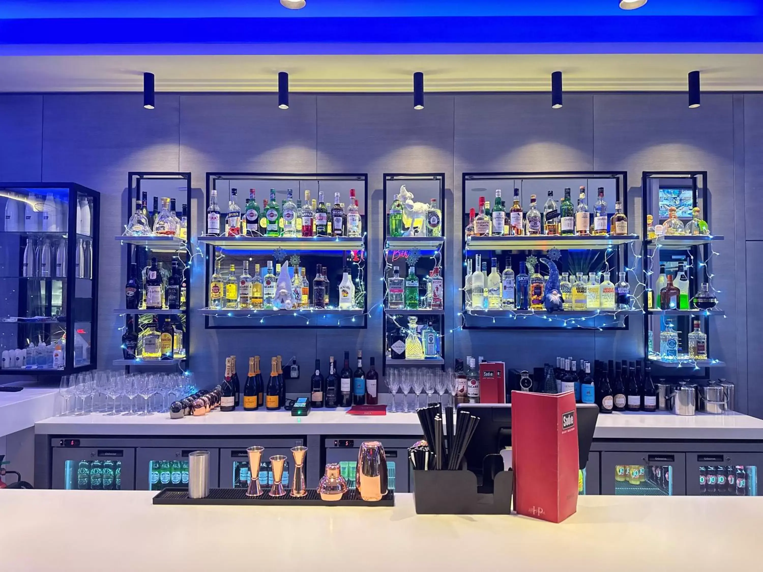 Lounge or bar in Sadie Best Western Hotel at Luton Lounge or bar in Sadie Best Western Hotel at Luton