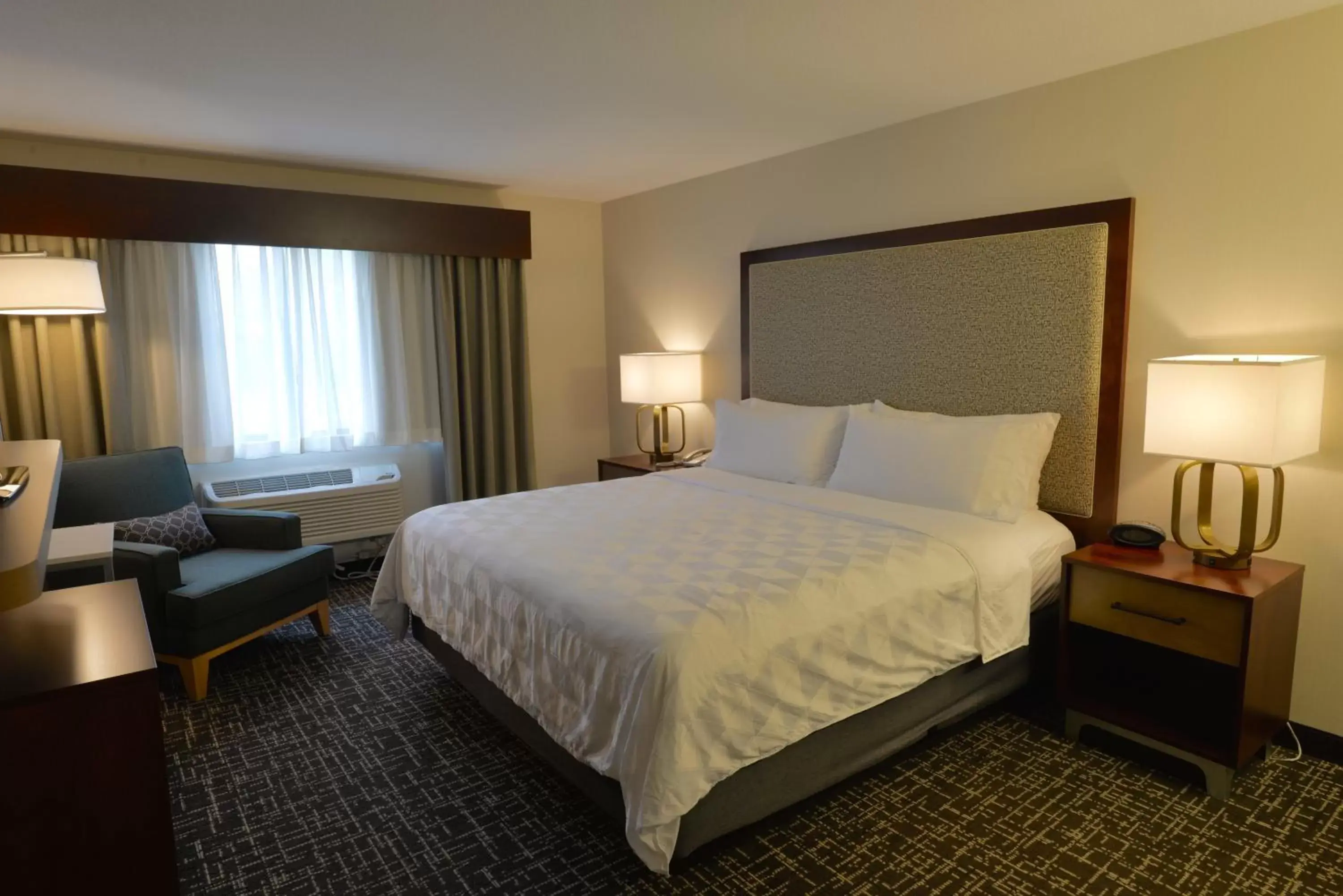 Photo of the whole room, Bed in Holiday Inn Hotel & Suites Minneapolis-Lakeville, an IHG Hotel