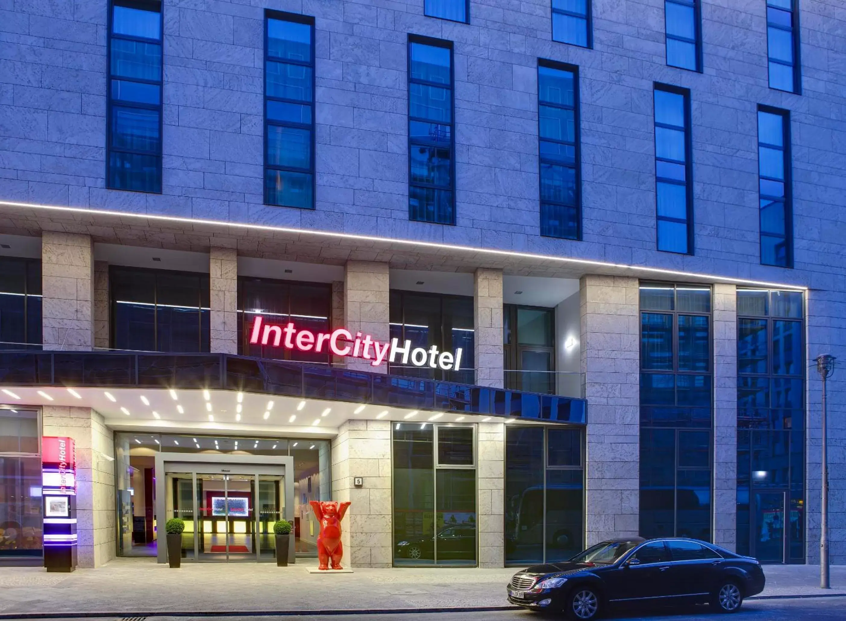 Facade/entrance in IntercityHotel Berlin Hauptbahnhof