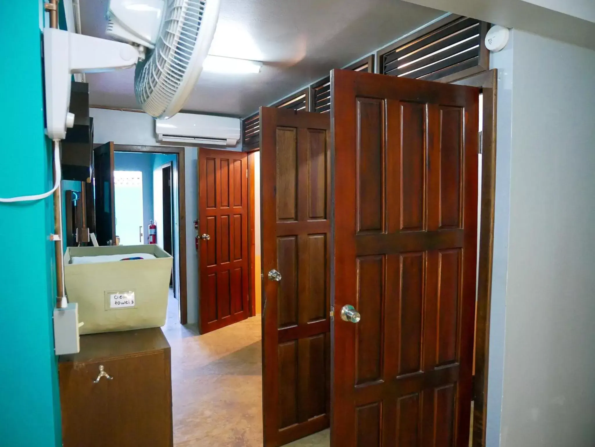 Bathroom, TV/Entertainment Center in Drift Inn San Pedro