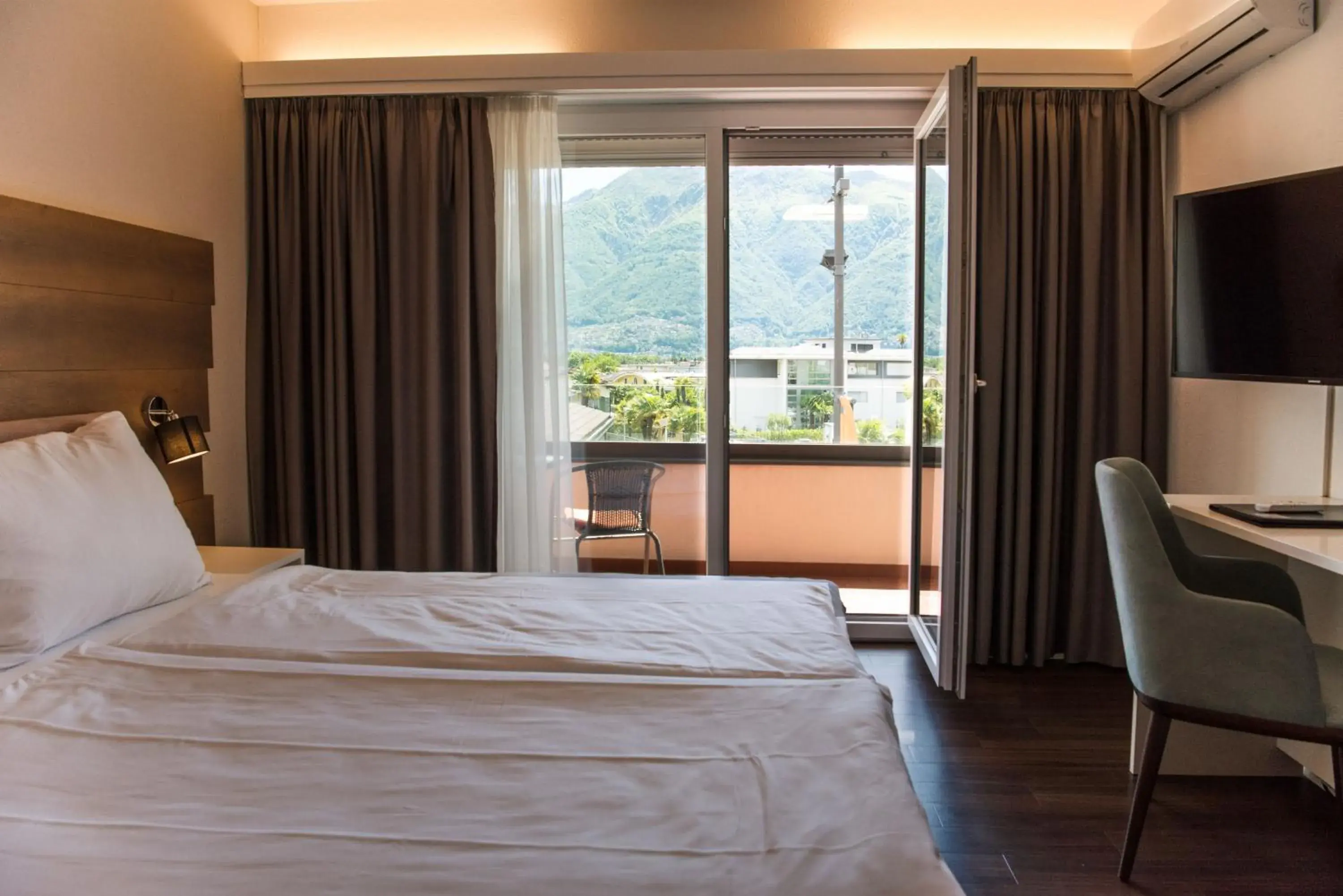 Balcony/Terrace, Bed in Hotel Polo