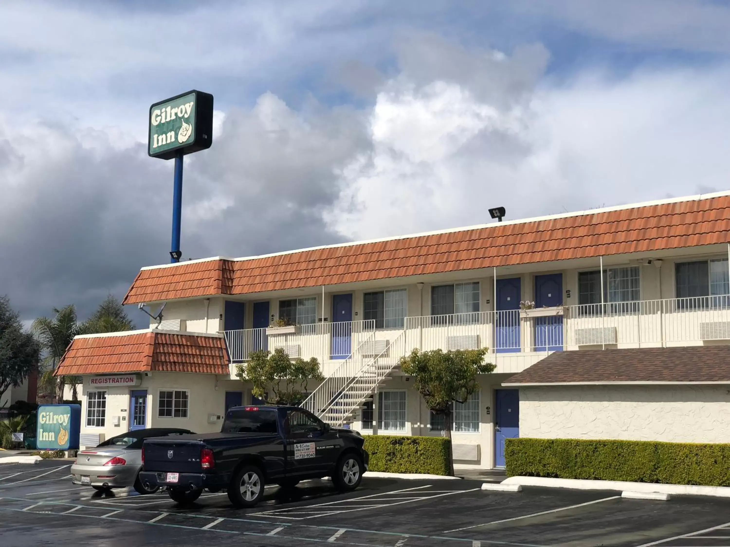 Property Building in Gilroy Inn