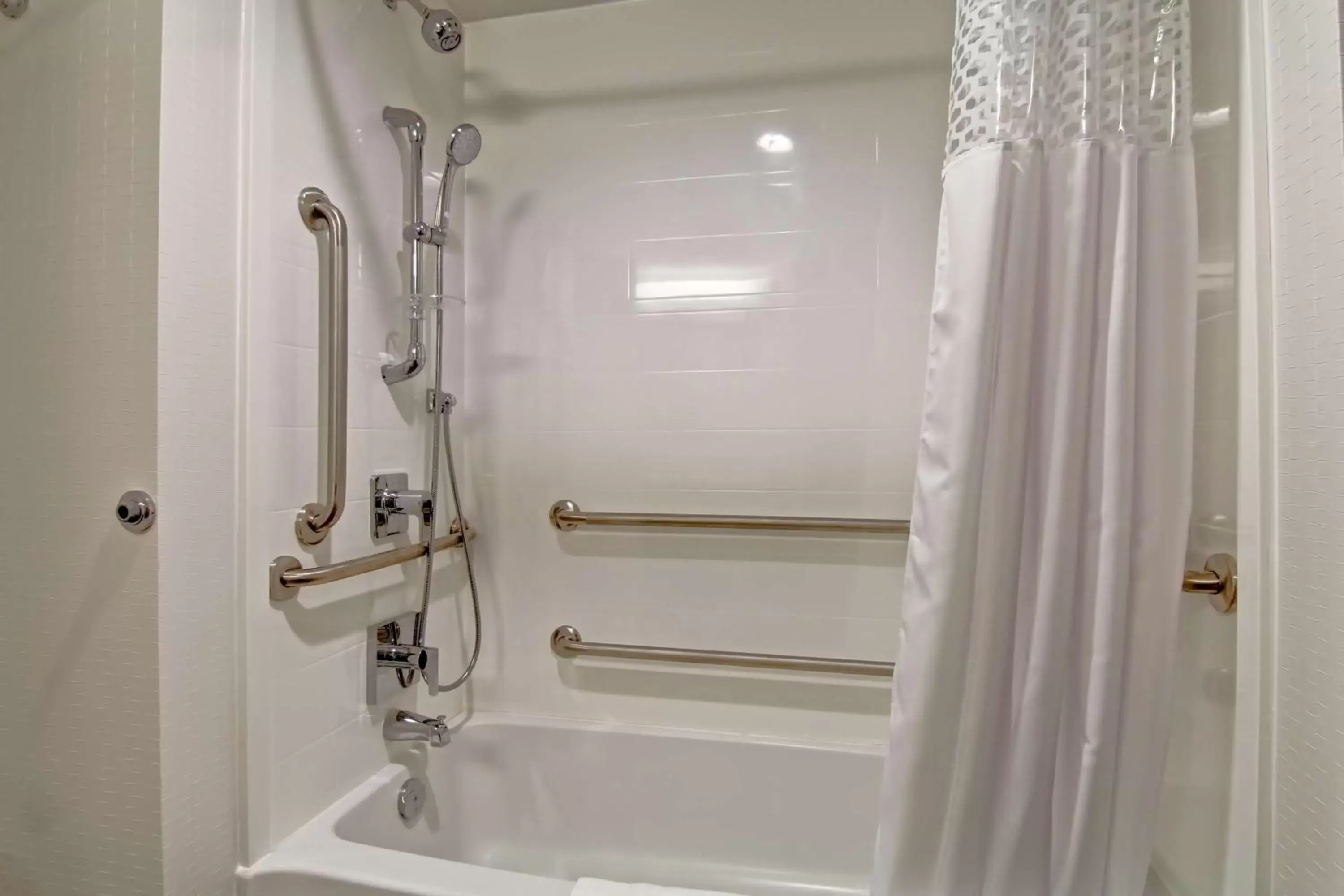 Bathroom in Hampton Inn & Suites by Hilton Saskatoon Airport