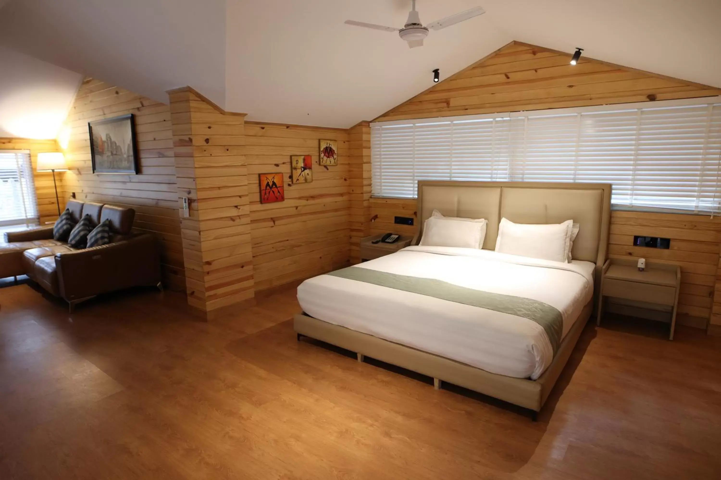 Bedroom, Bed in Kasauli Hills Resort