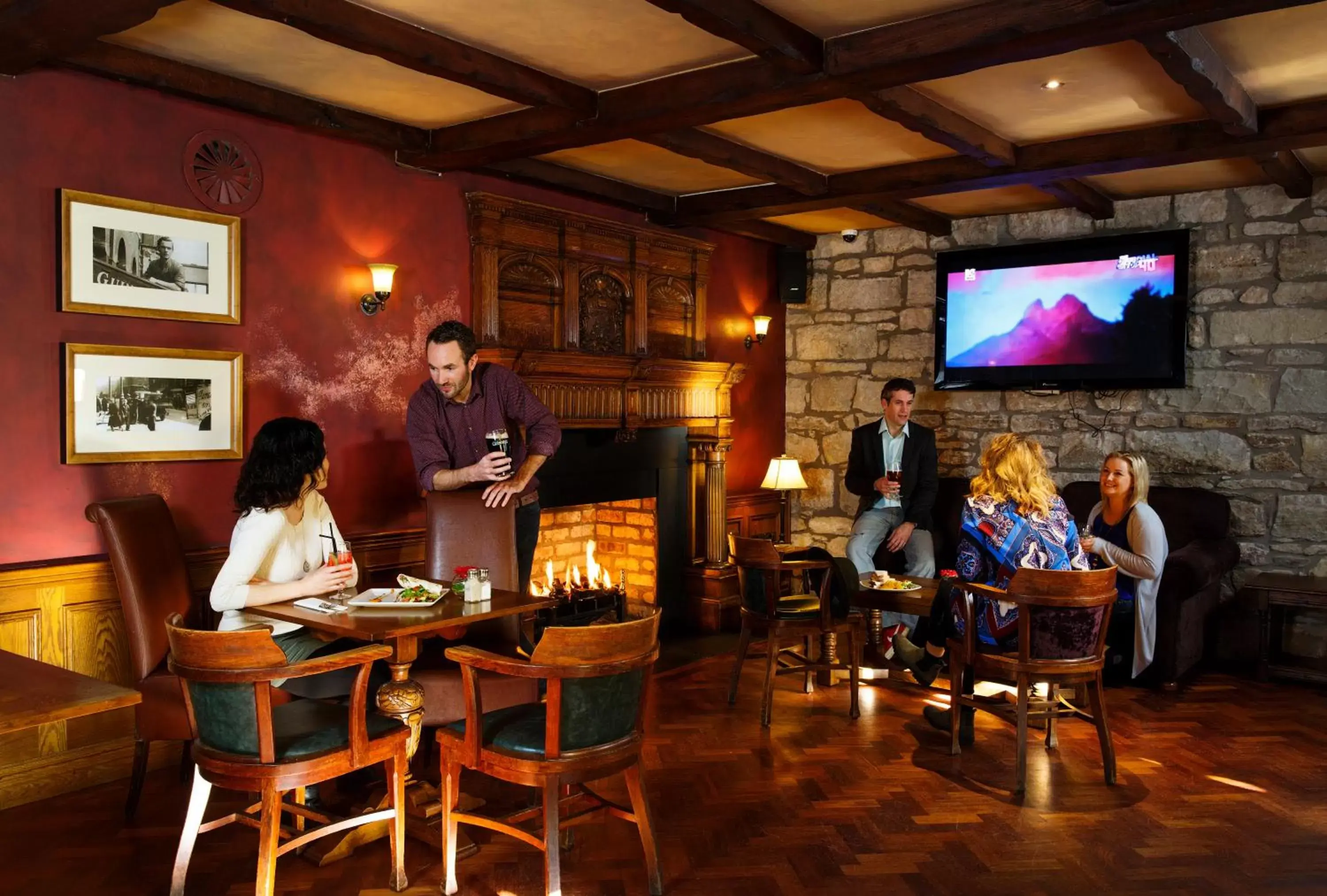 Lounge or bar in Manor House Country Hotel