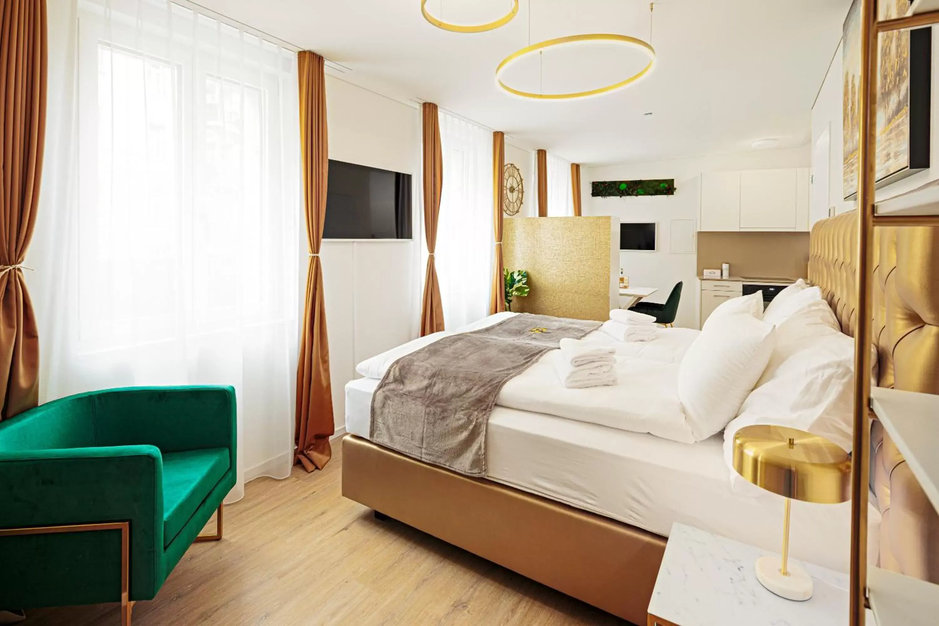 TV and multimedia, Bed in EH Apartments Merkur